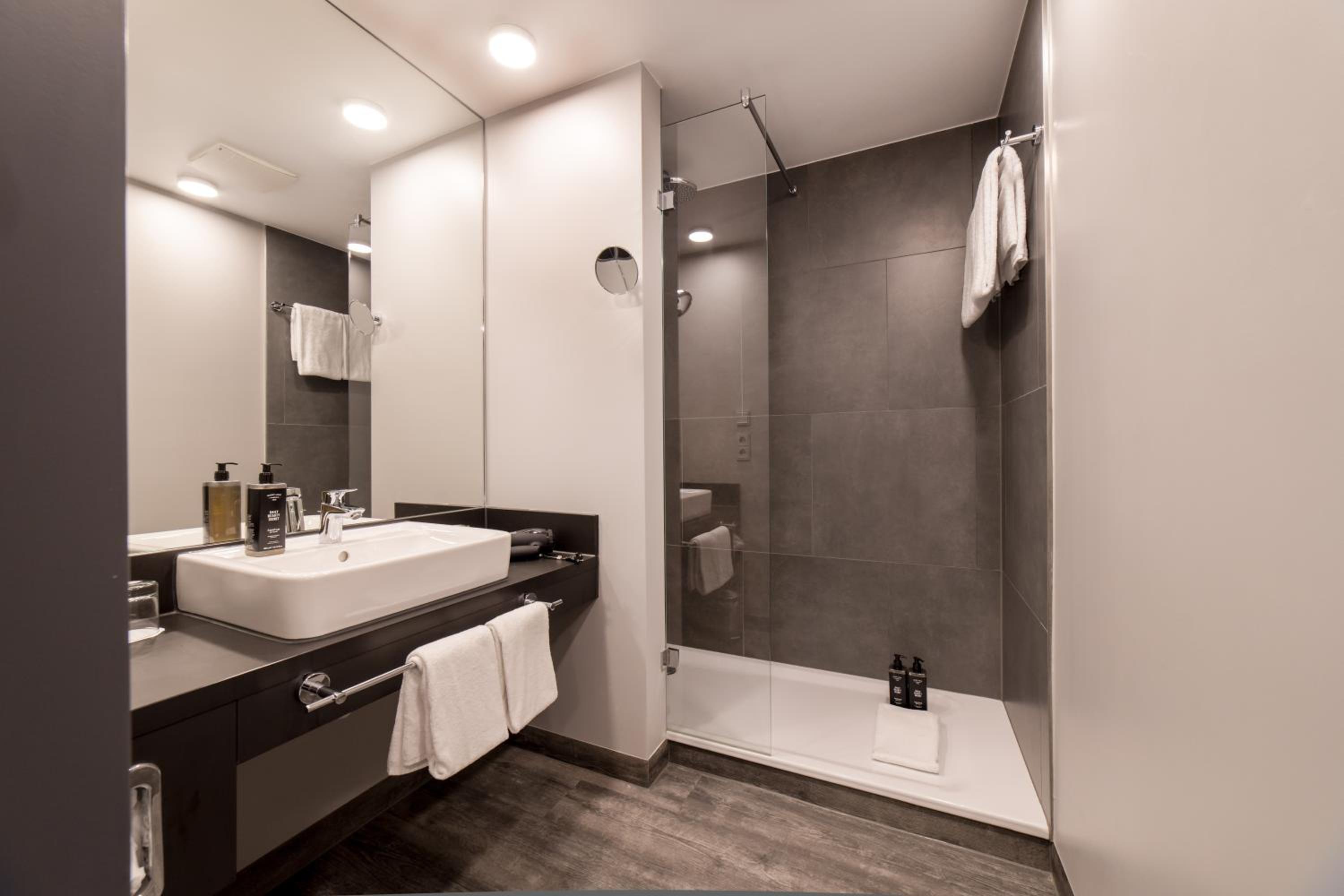 Suite with Terrace - Photo 8