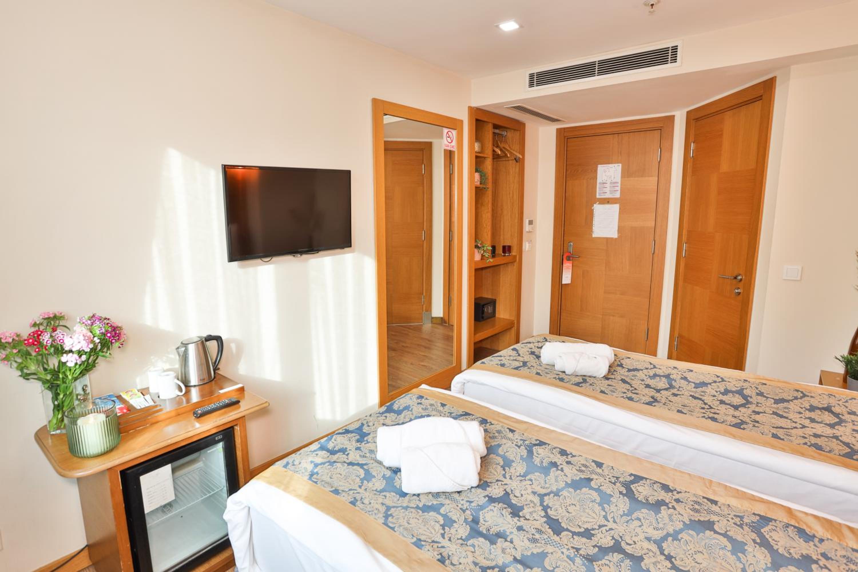 Standard Double or Twin Room photo 3