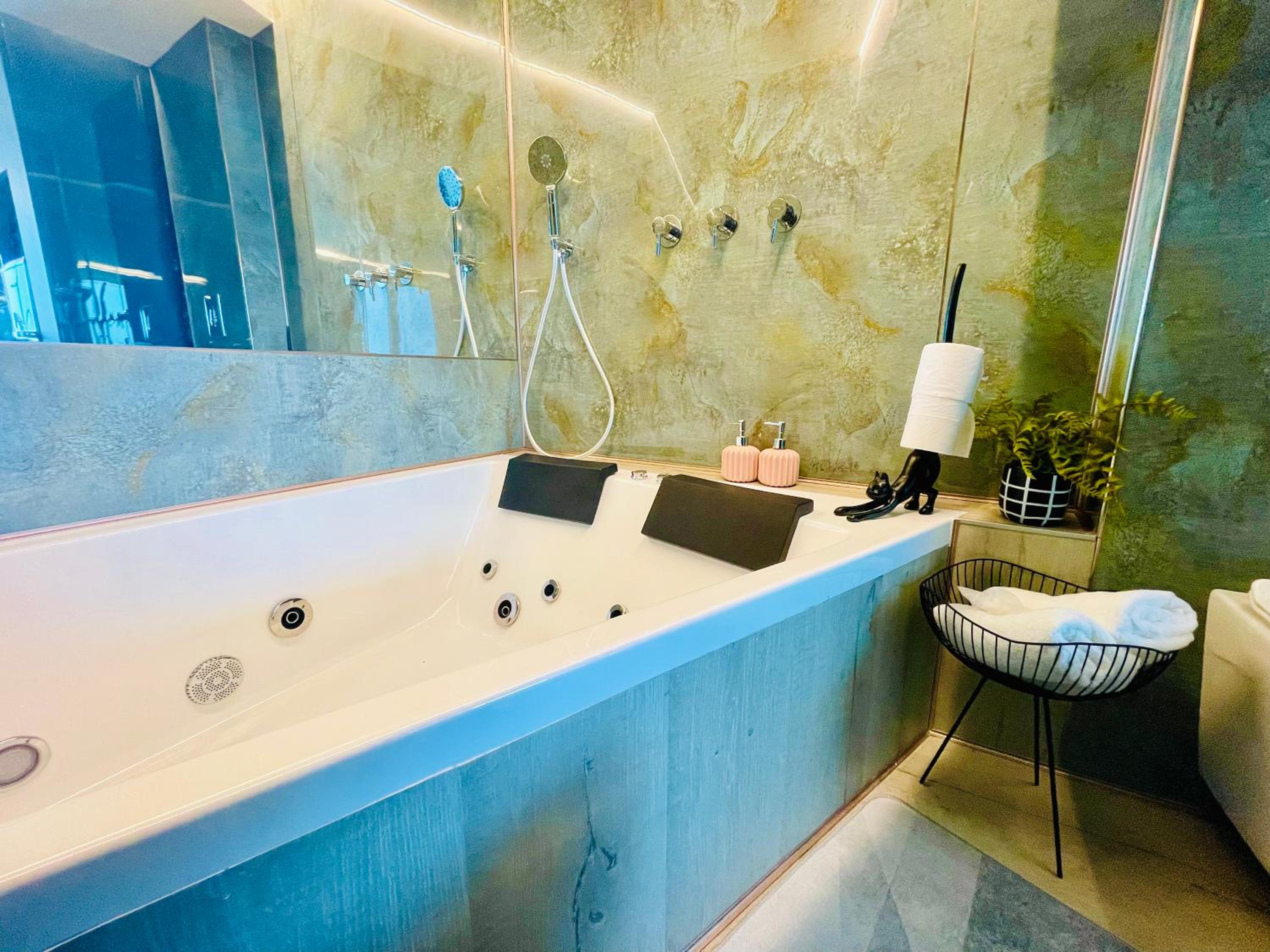 Suite with Spa Bath photo 2