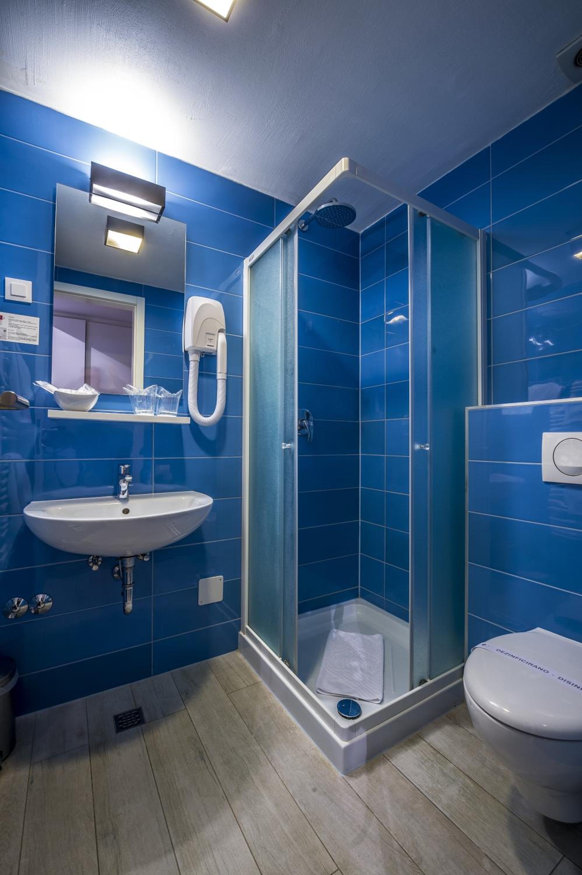 Twin Room - Photo 4