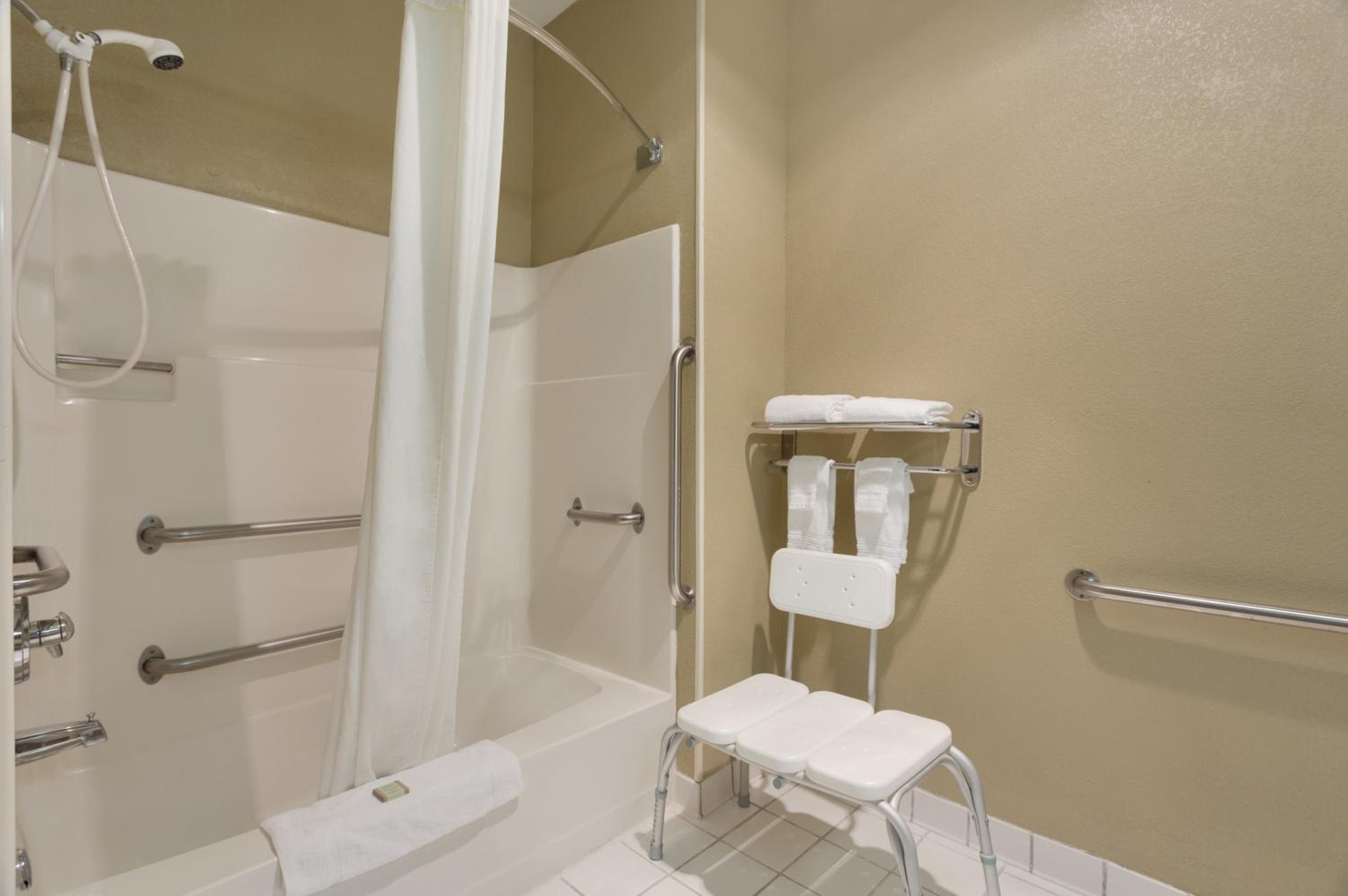 King Room - Disability Access - Non-Smoking - Photo 9