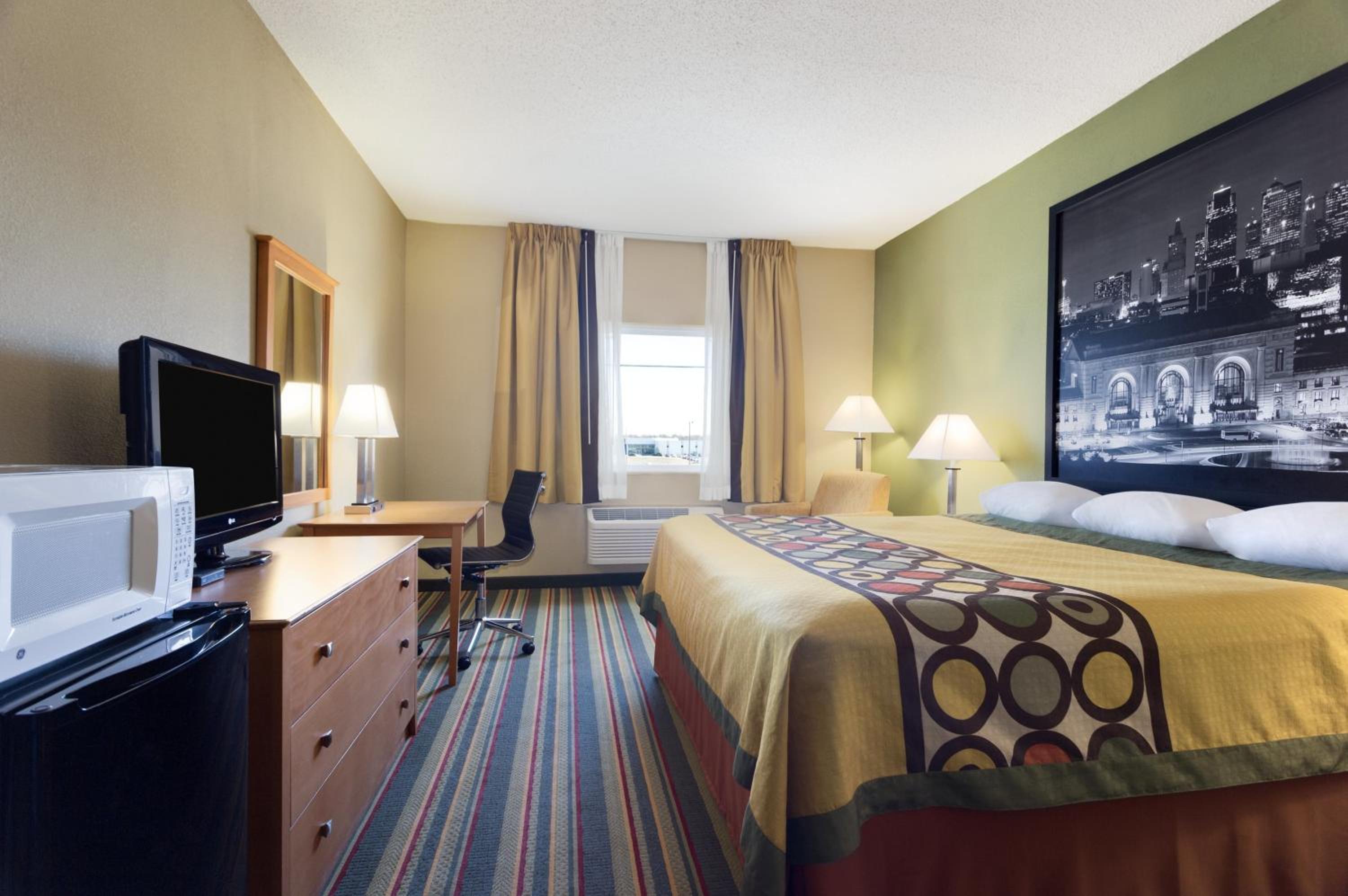 King Room - Non-Smoking - Photo 7