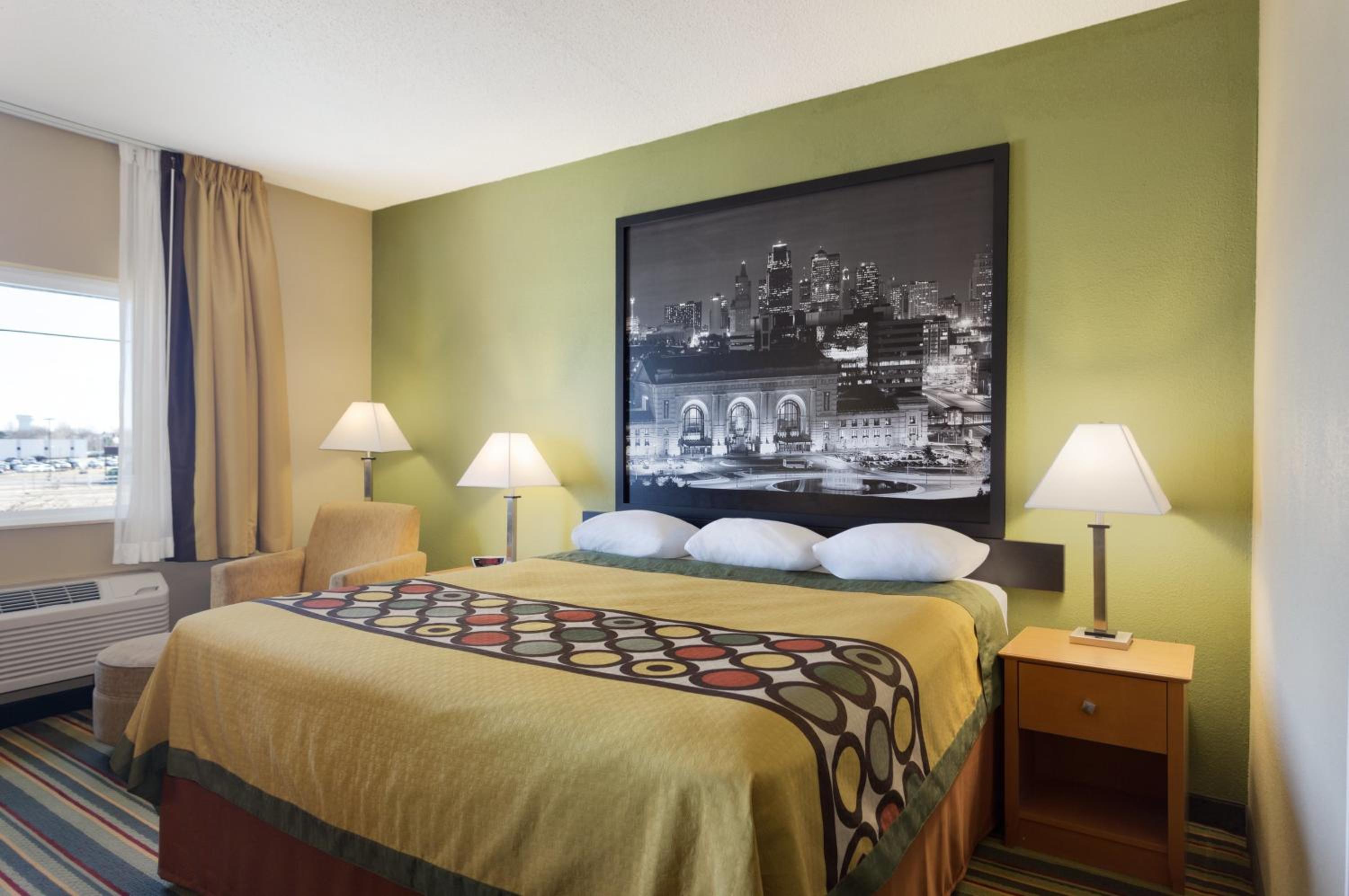 King Room - Non-Smoking - Photo 8