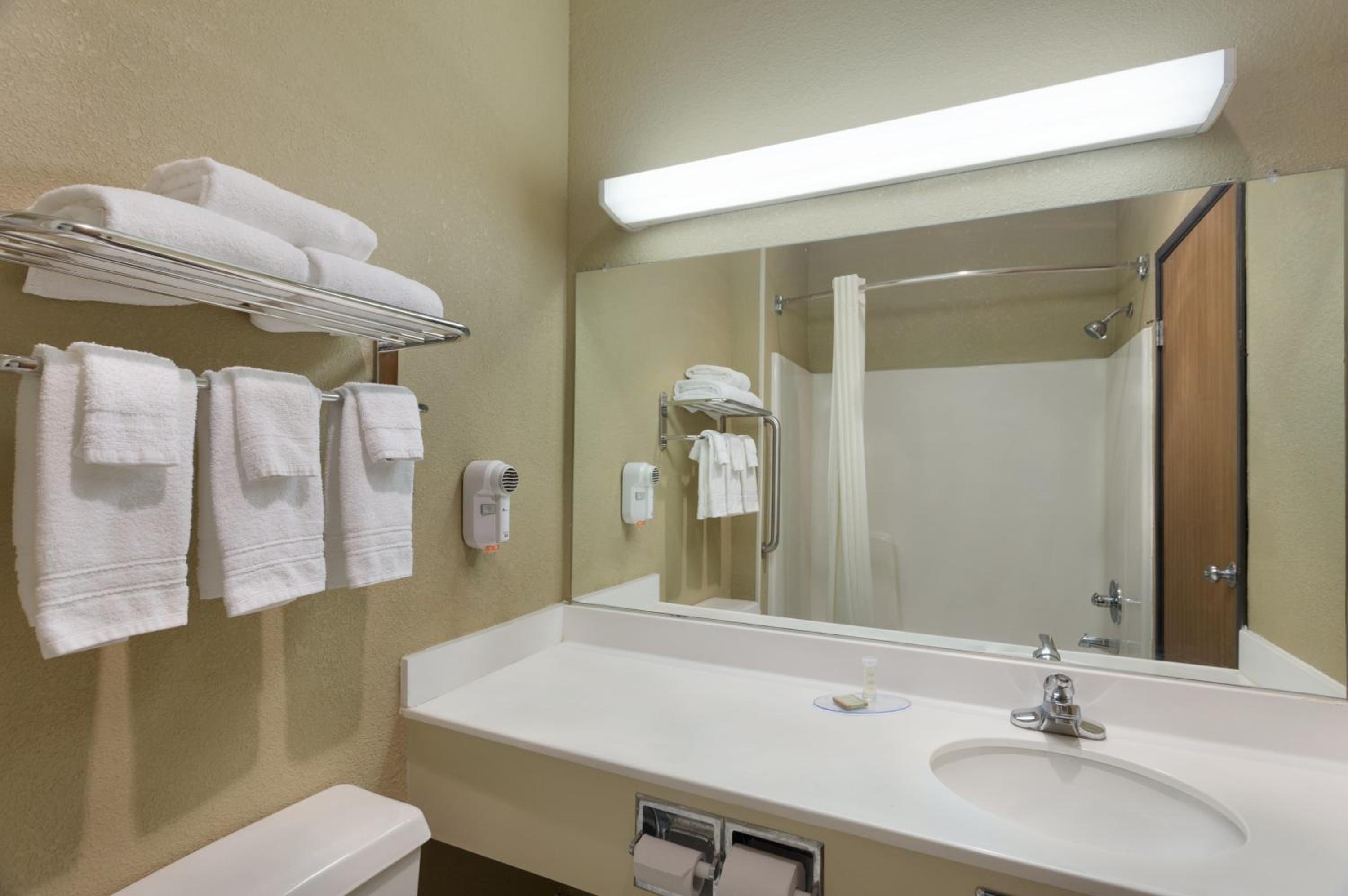 King Room - Non-Smoking - Photo 6