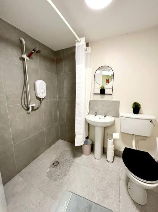 Three-Bedroom House photo 3