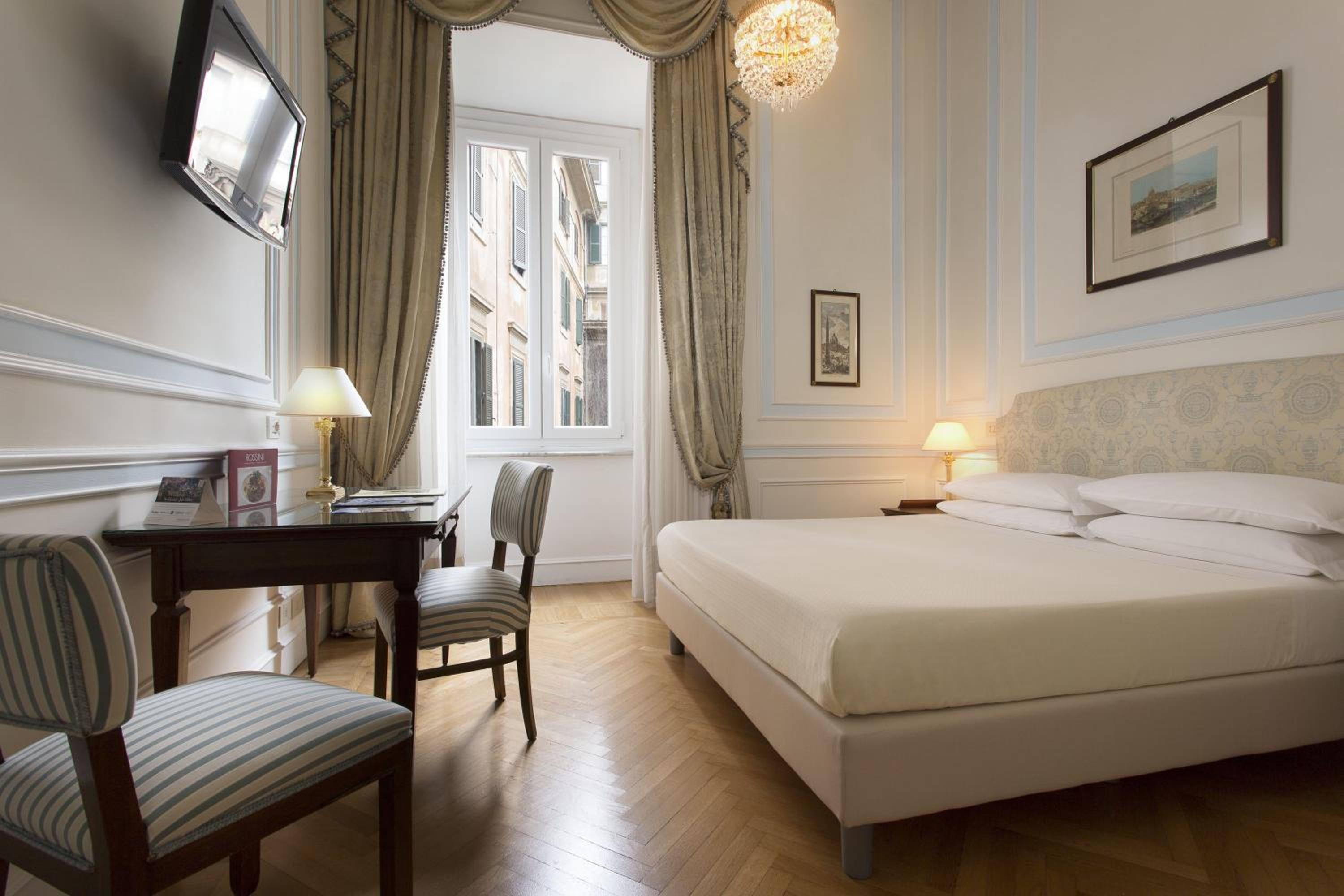 Small Double or Twin Room - Photo 1