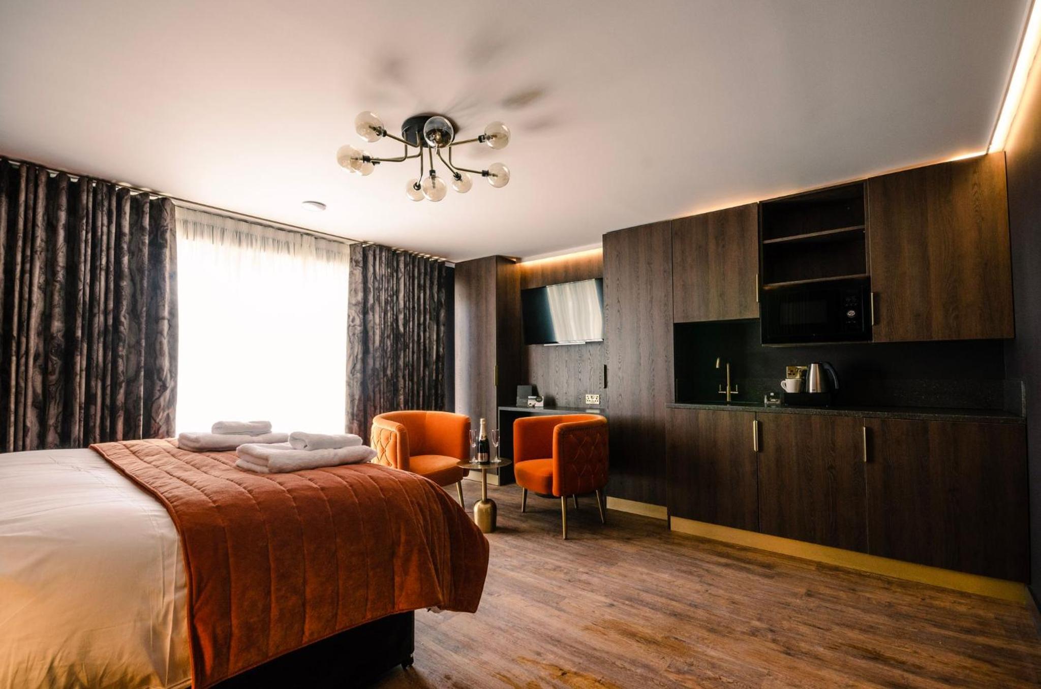 Ground Floor Luxury Suite photo 2