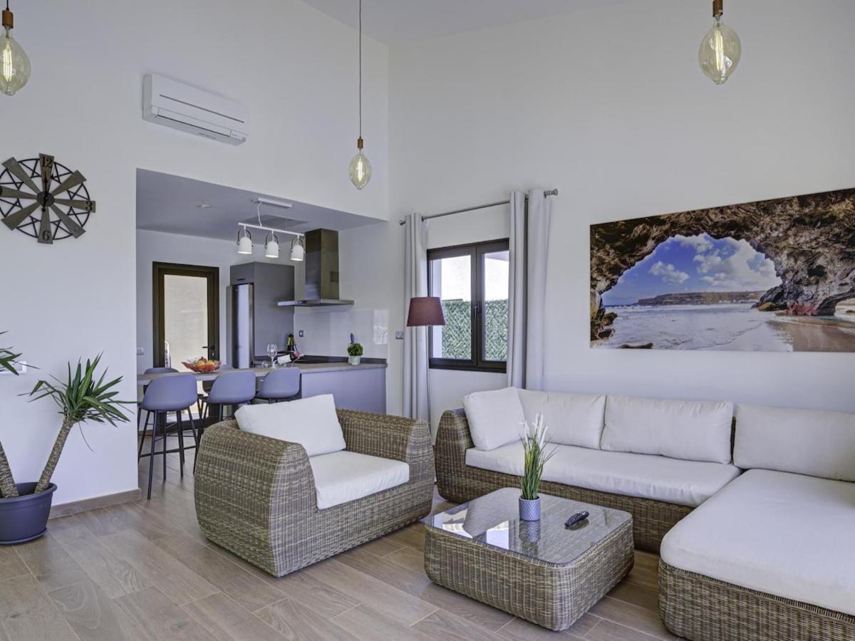 Villa photo 2