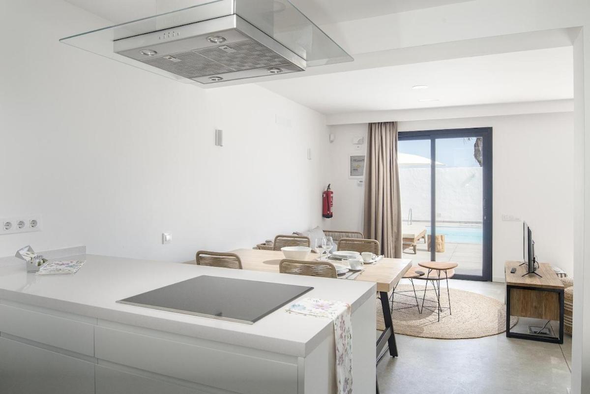 Studio with Pool View photo 3