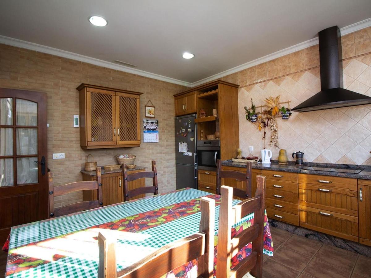 Five-Bedroom House photo 3