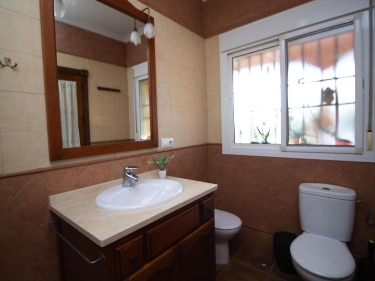 Five-Bedroom House photo 2