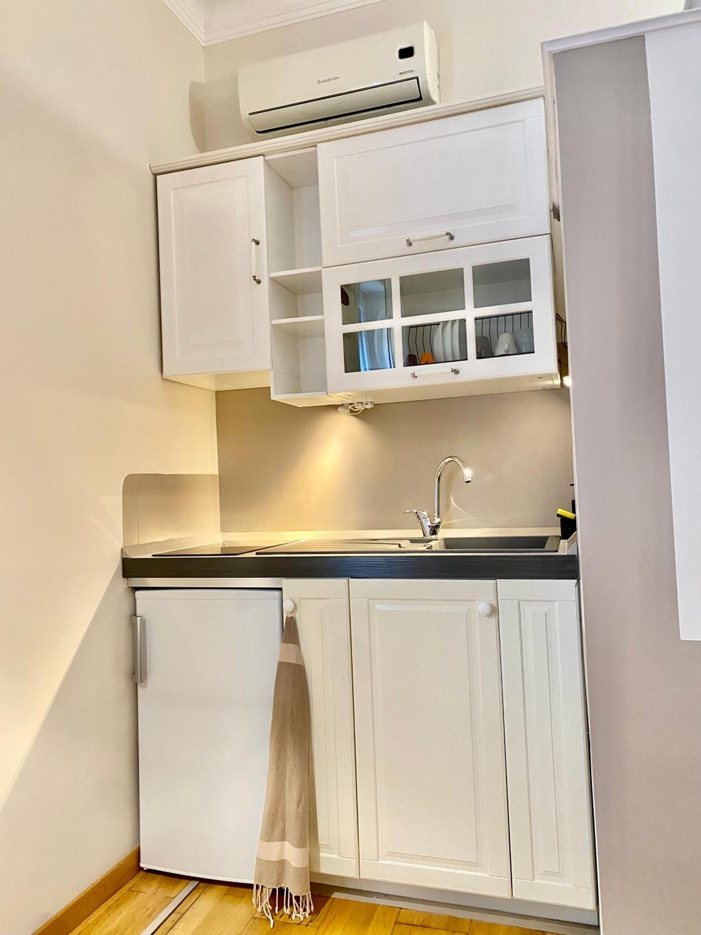 Double or Twin Room with Private Bathroom photo 2