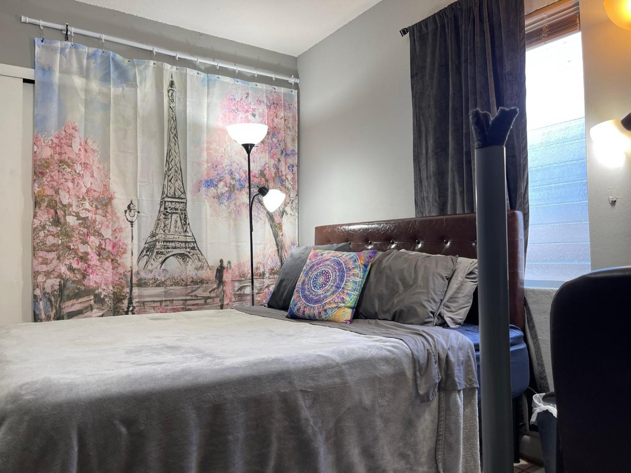 Double Room with Shared Bathroom photo 3