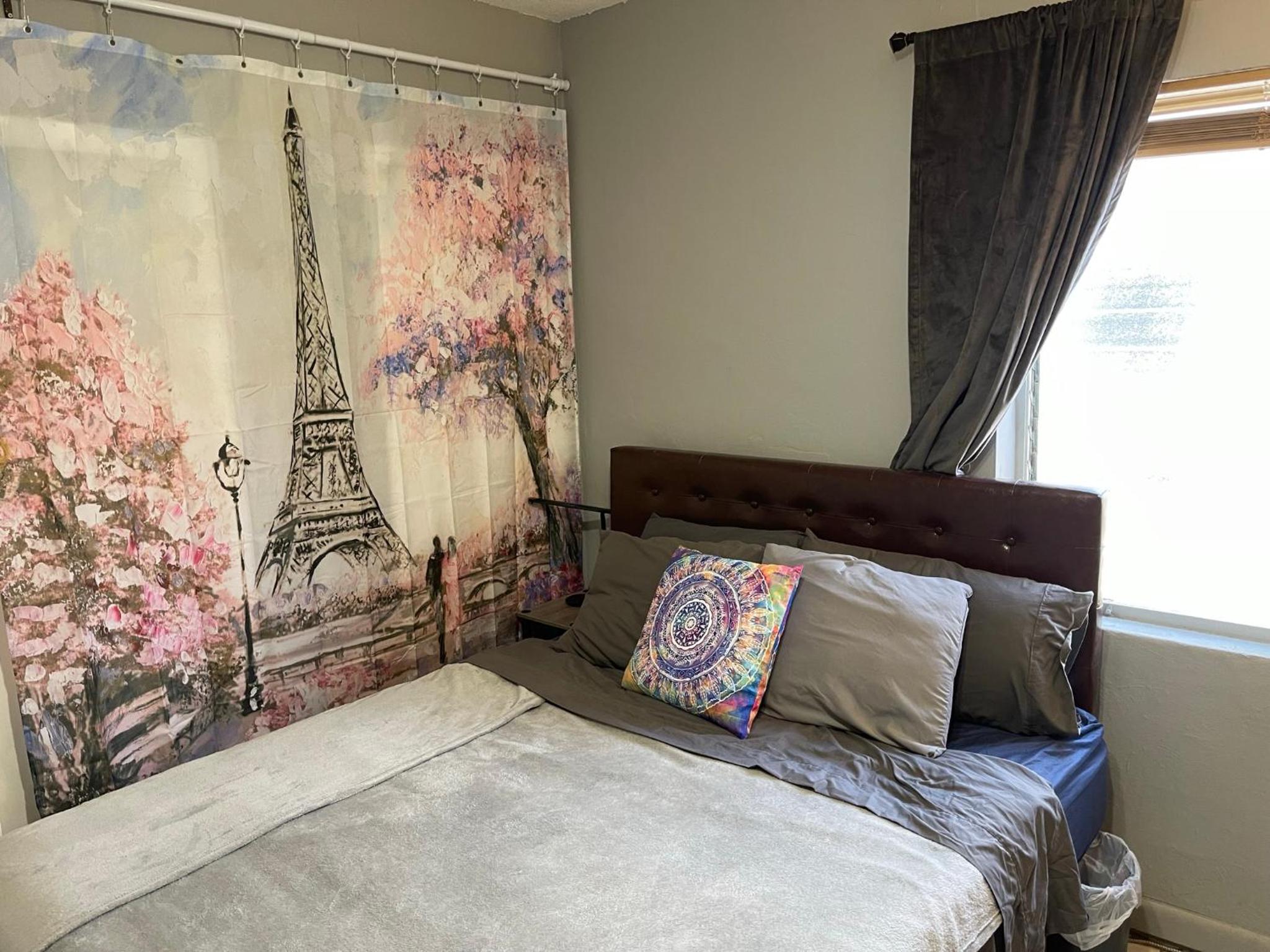 Double Room with Shared Bathroom photo 2