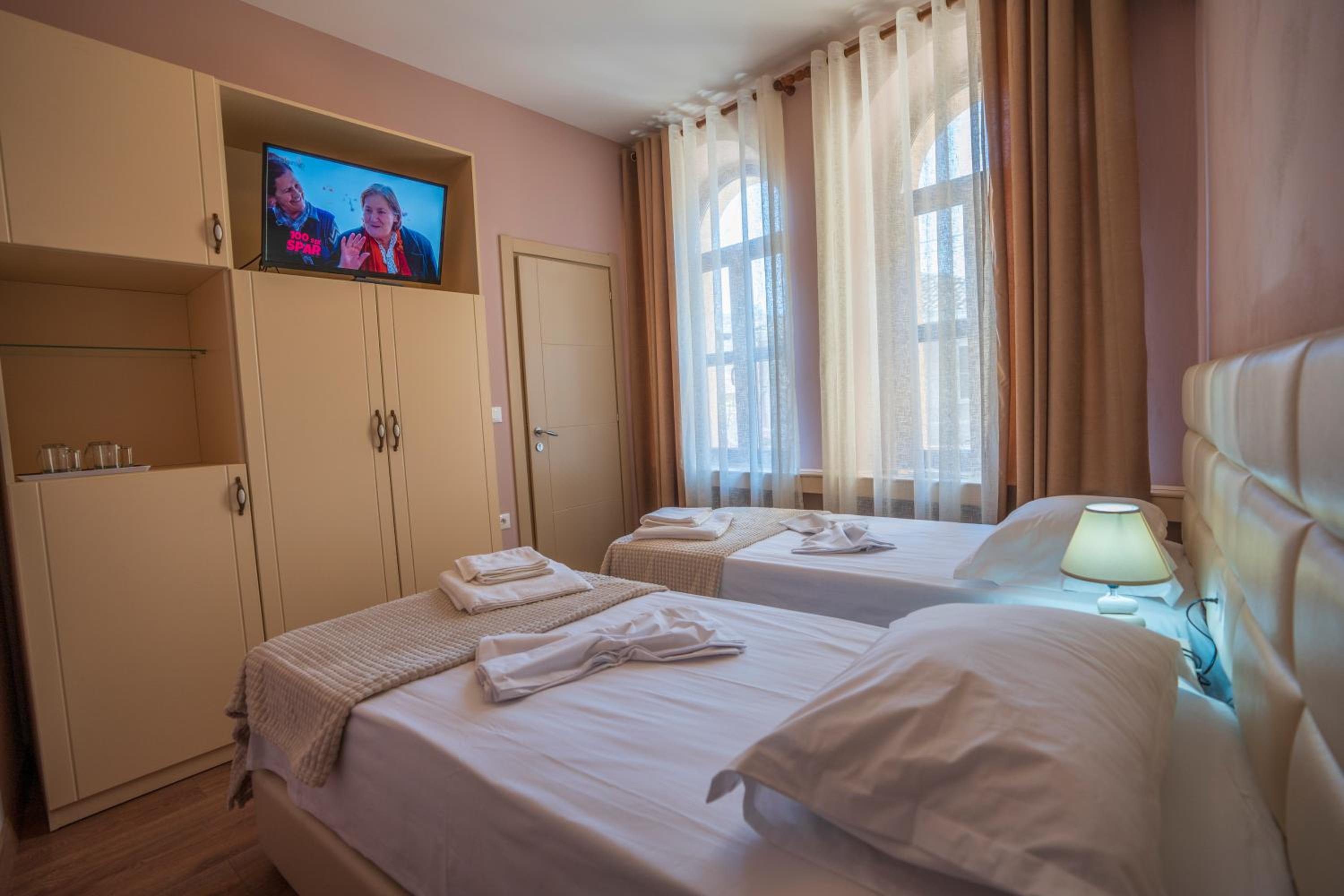 Double or Twin Room with Garden View photo 1