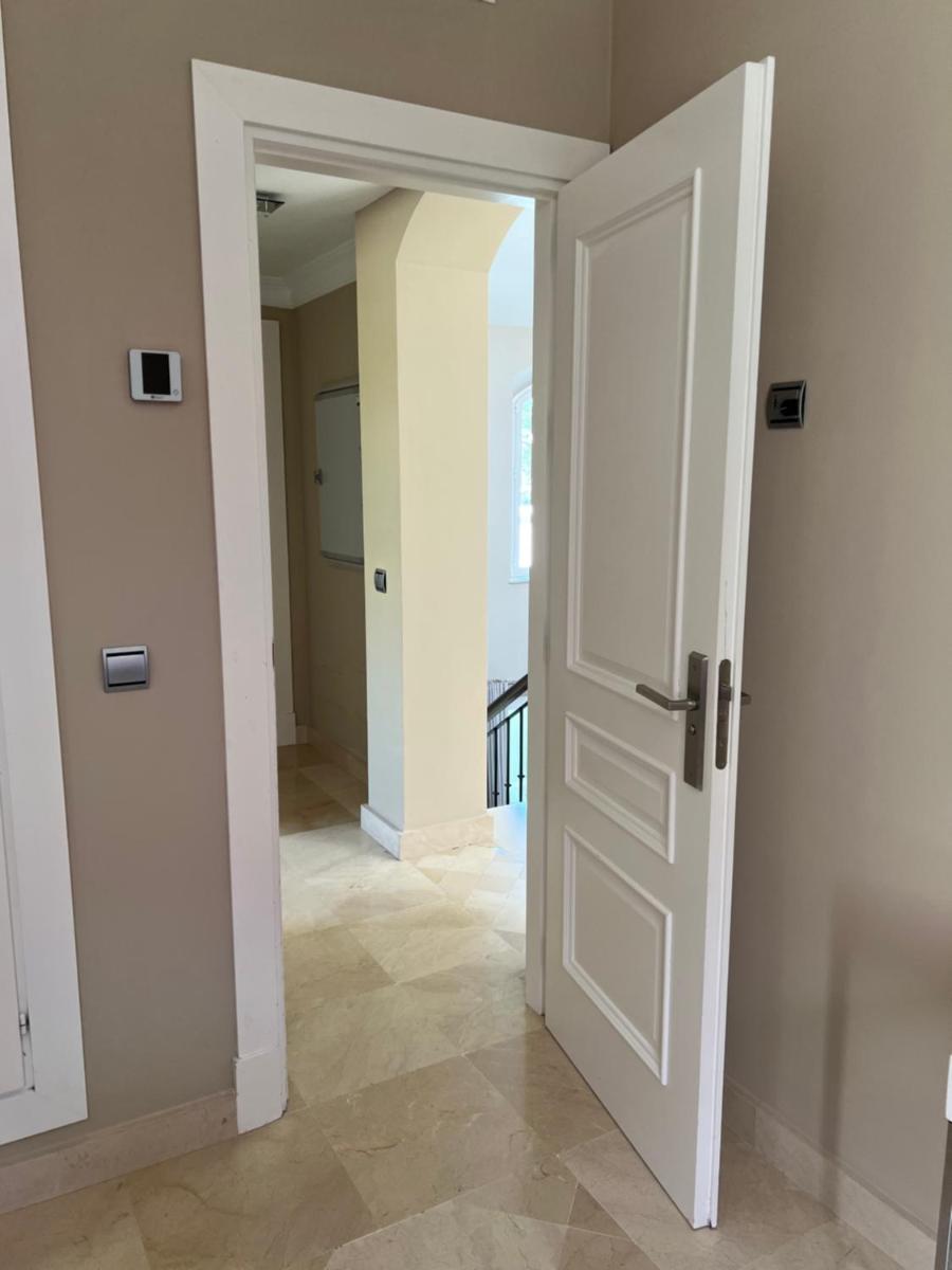 Standard Twin Room with Shared Bathroom