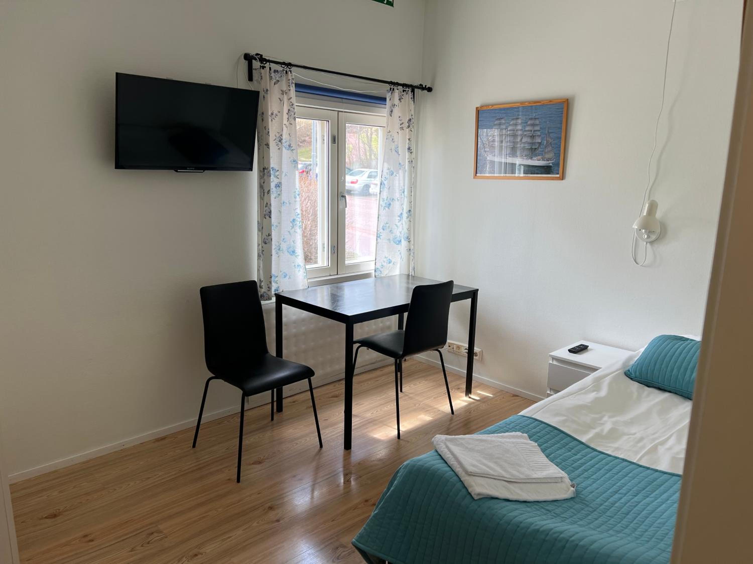 Single Room with Shared Bathroom photo 1