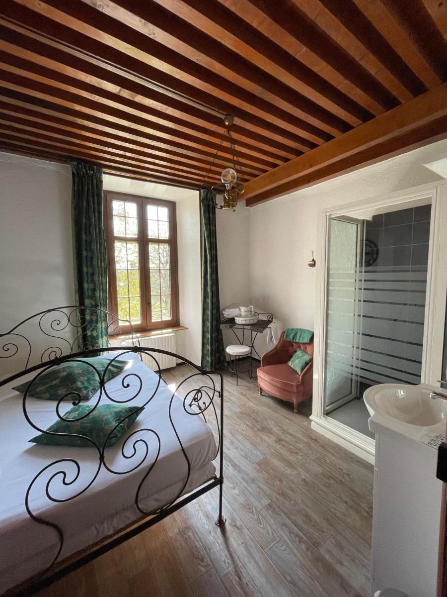 Deluxe Double Room (2 Adults + 1 Child) photo 1