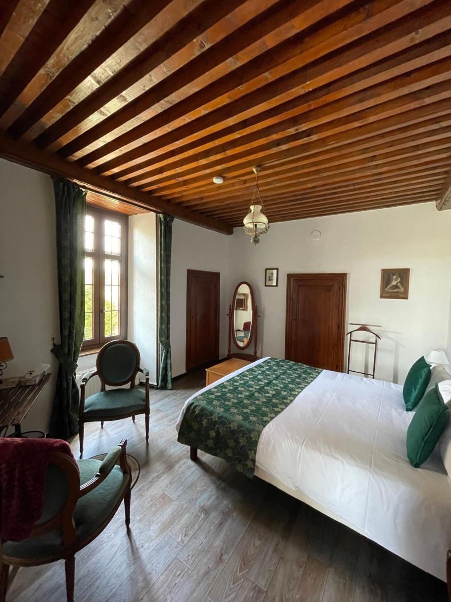 Deluxe Double Room (2 Adults + 1 Child) photo 2