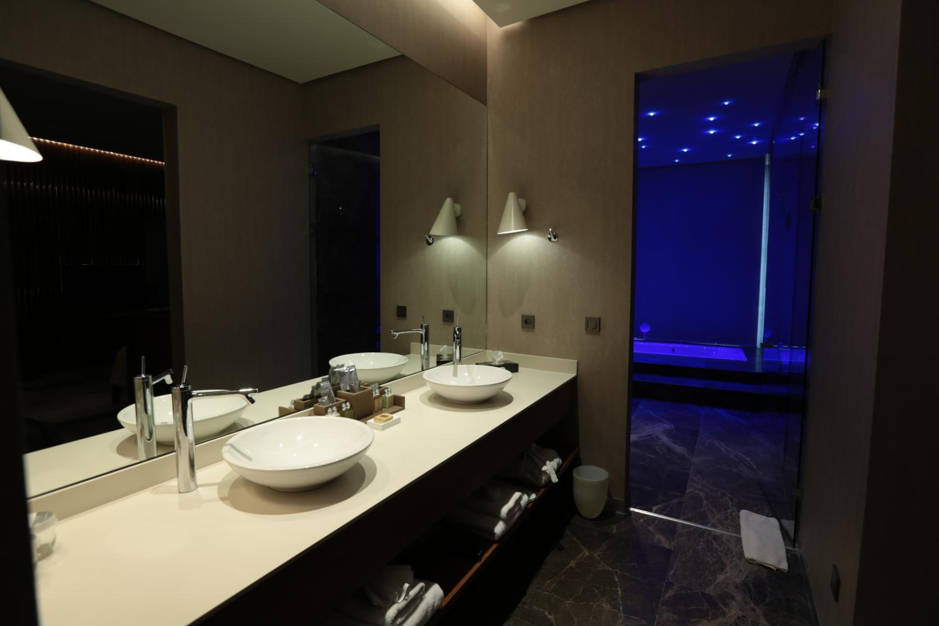 Executive Suite with Spa Bath
