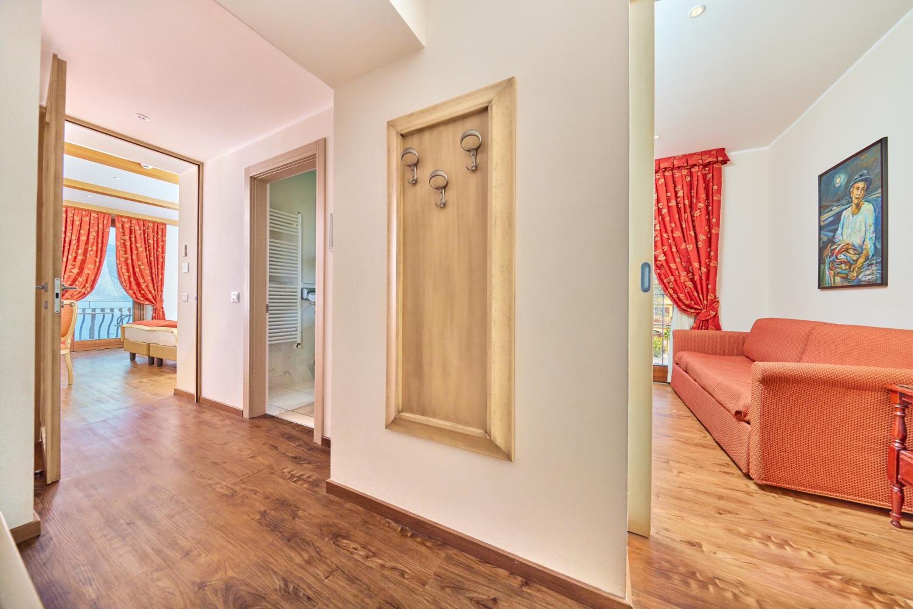 Superior Suite - Photo 8