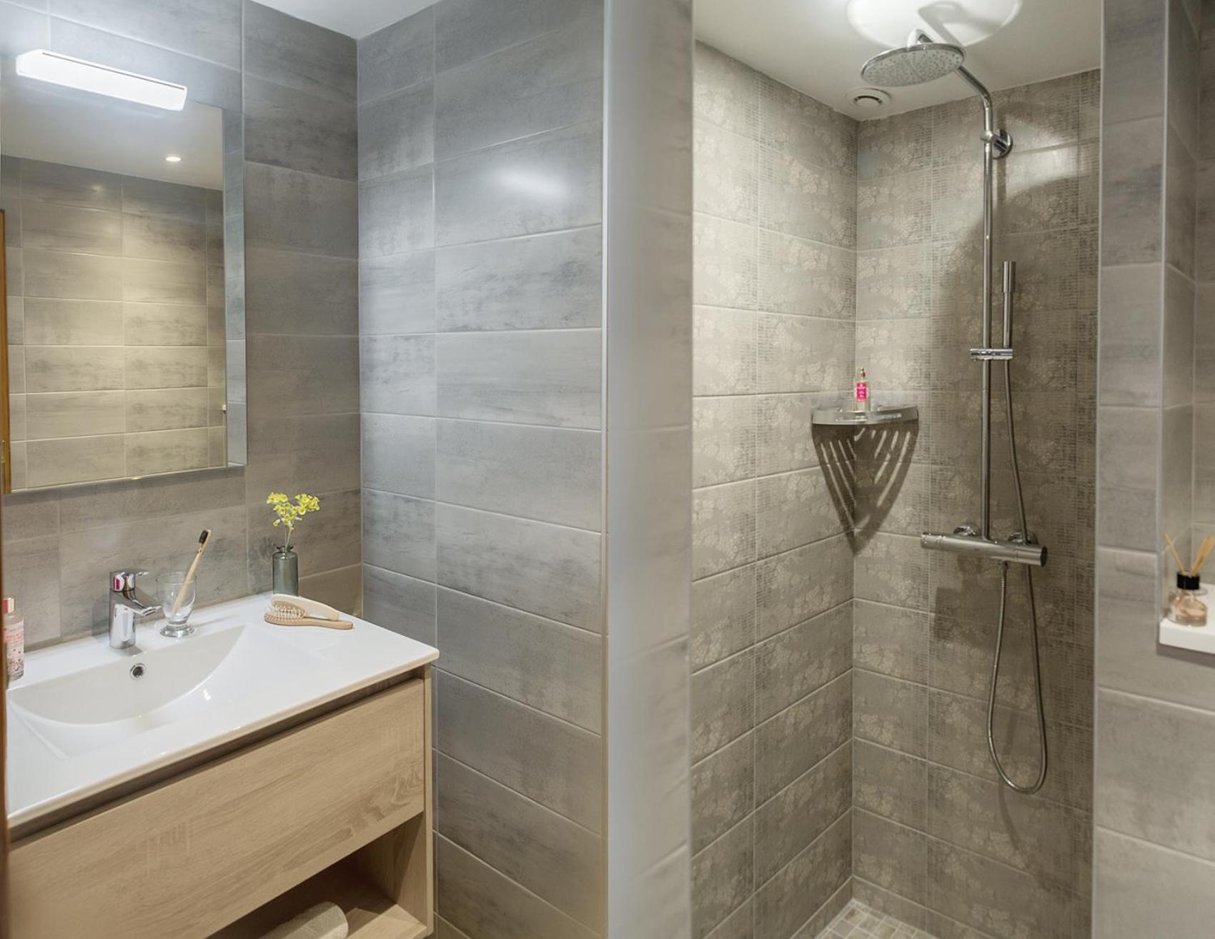 Family Room with Bathroom photo 2