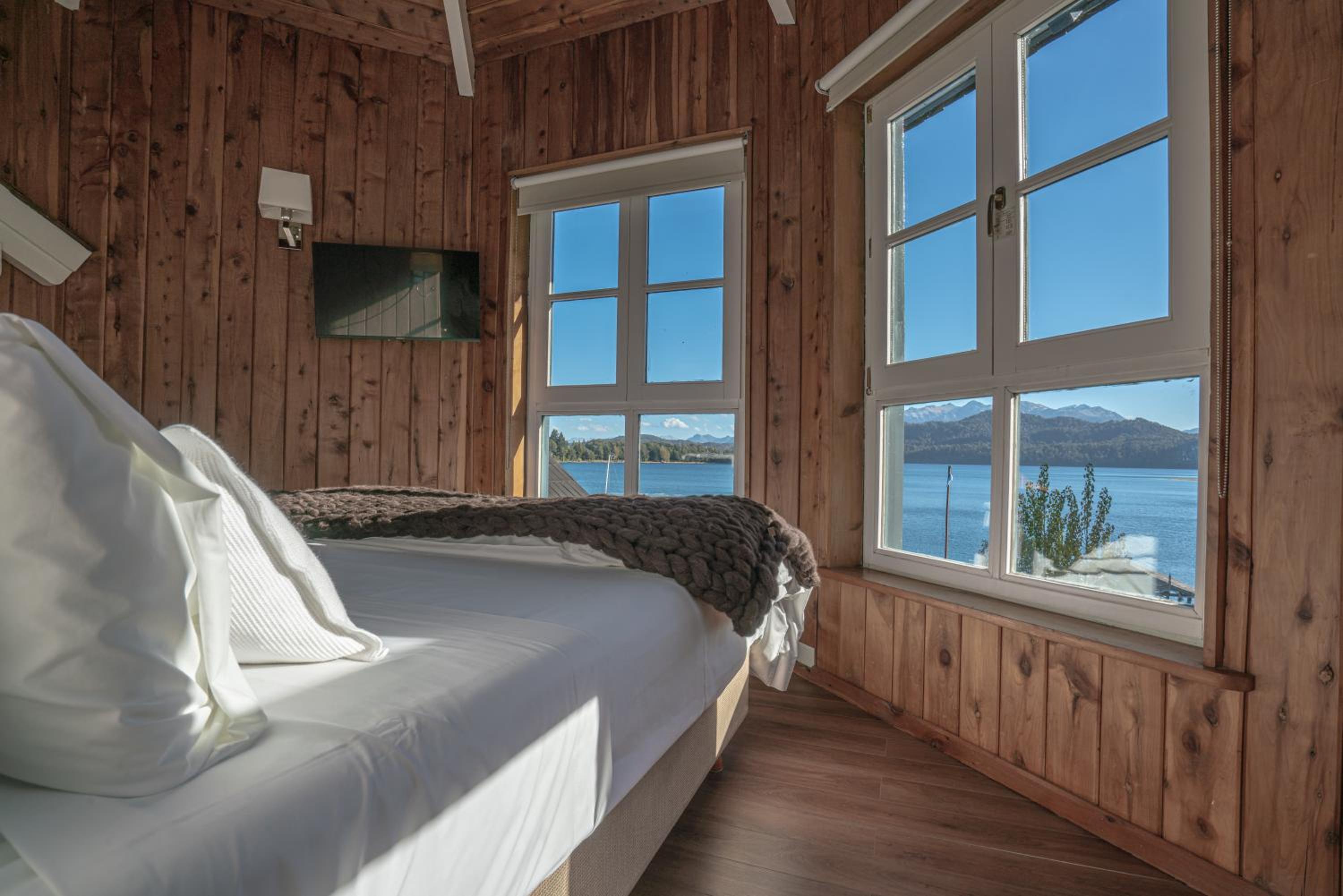 Double or Twin Room with Lake View photo 1
