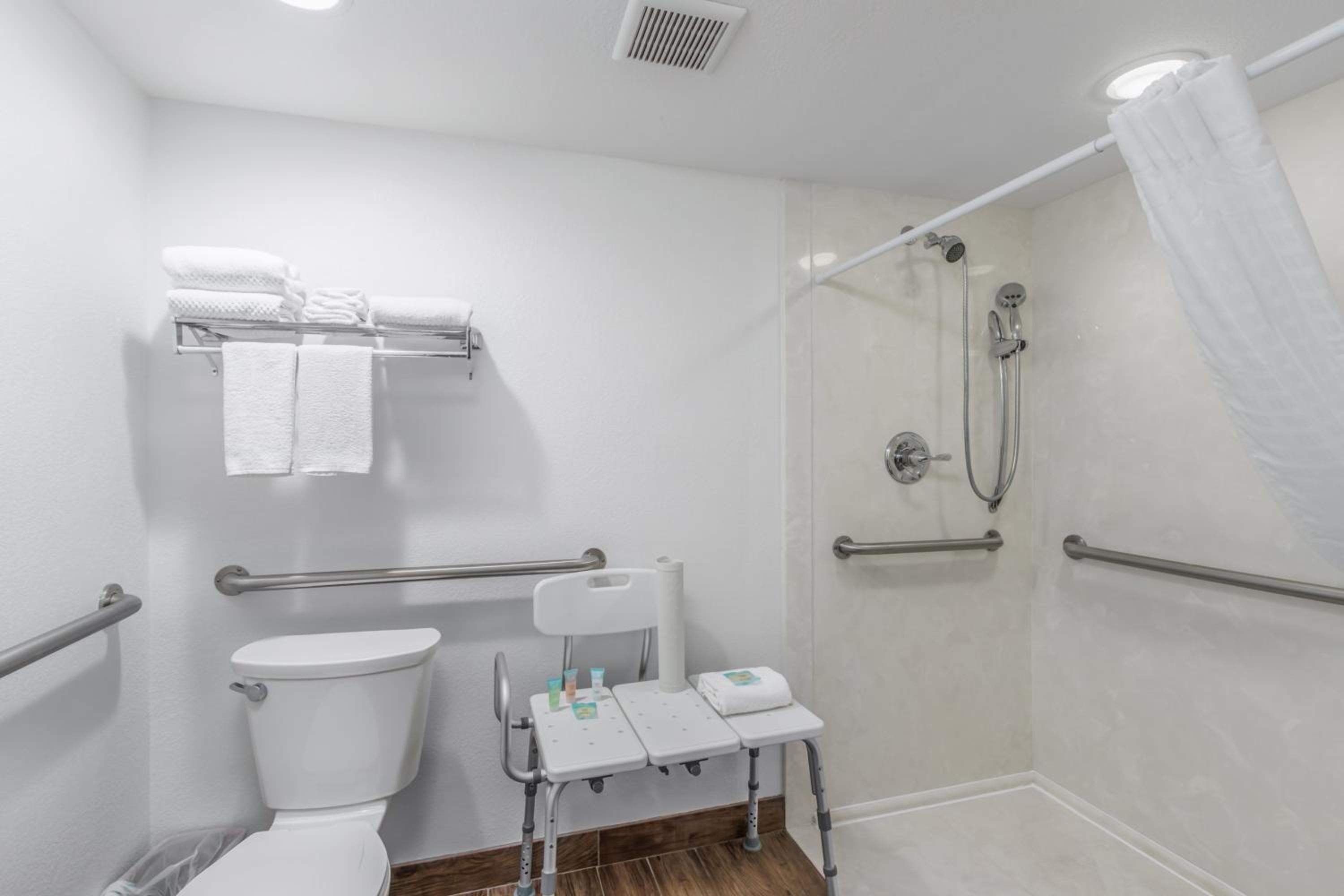 King Room - Disability Access - Photo 3