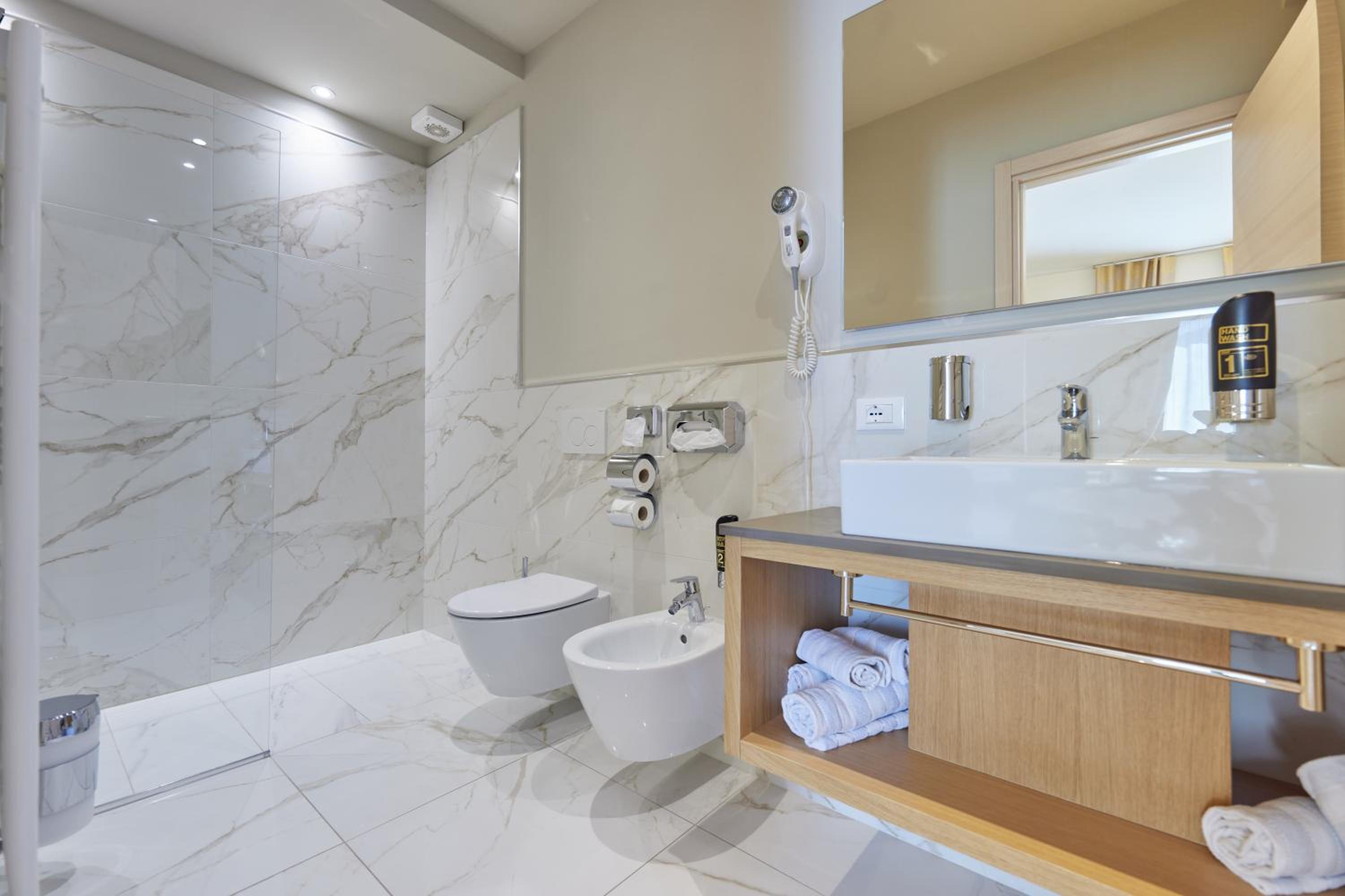 Junior Suite - Photo 12