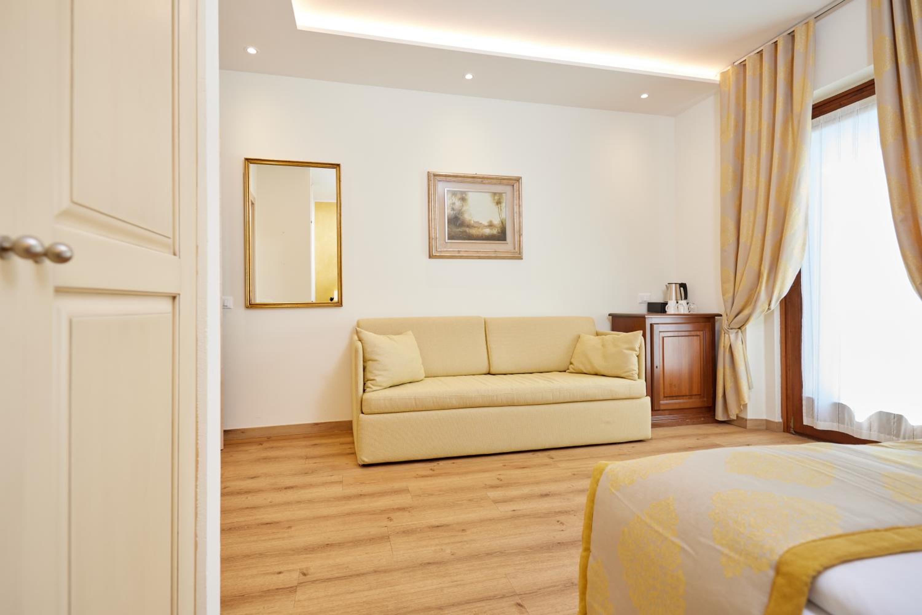 Junior Suite - Photo 8