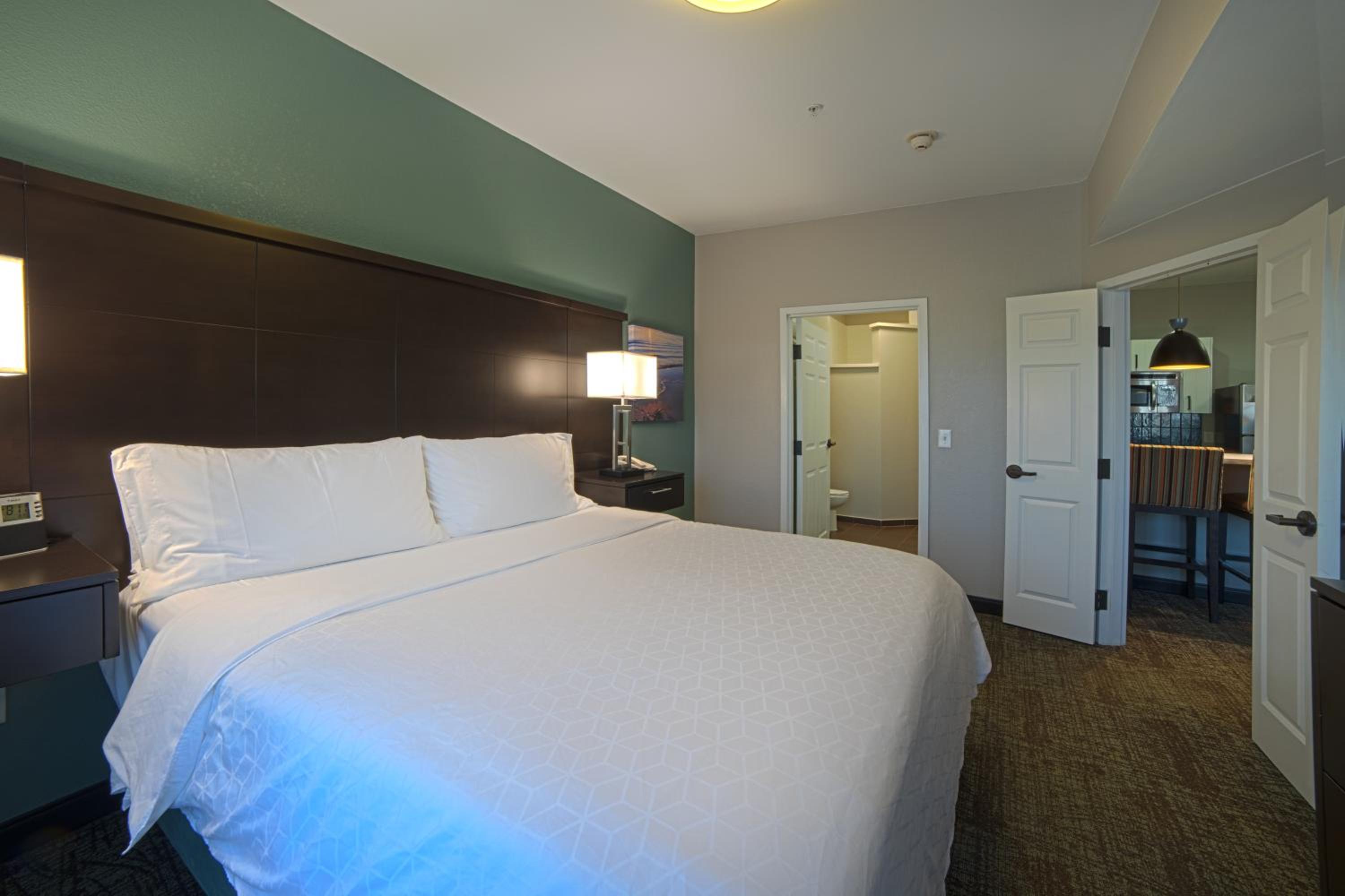 One-Bedroom King Suite - Photo 17