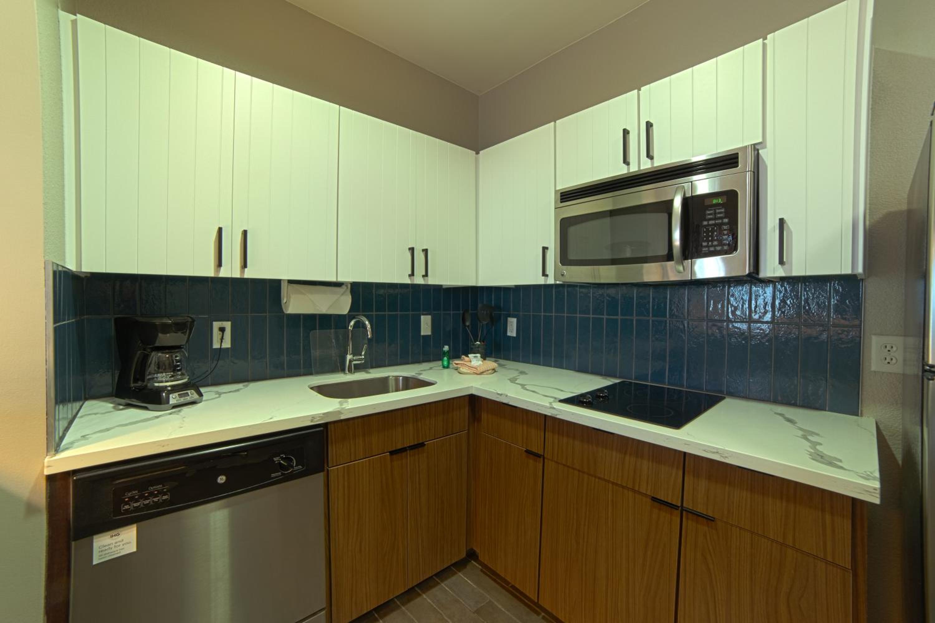 One-Bedroom King Suite - Photo 15