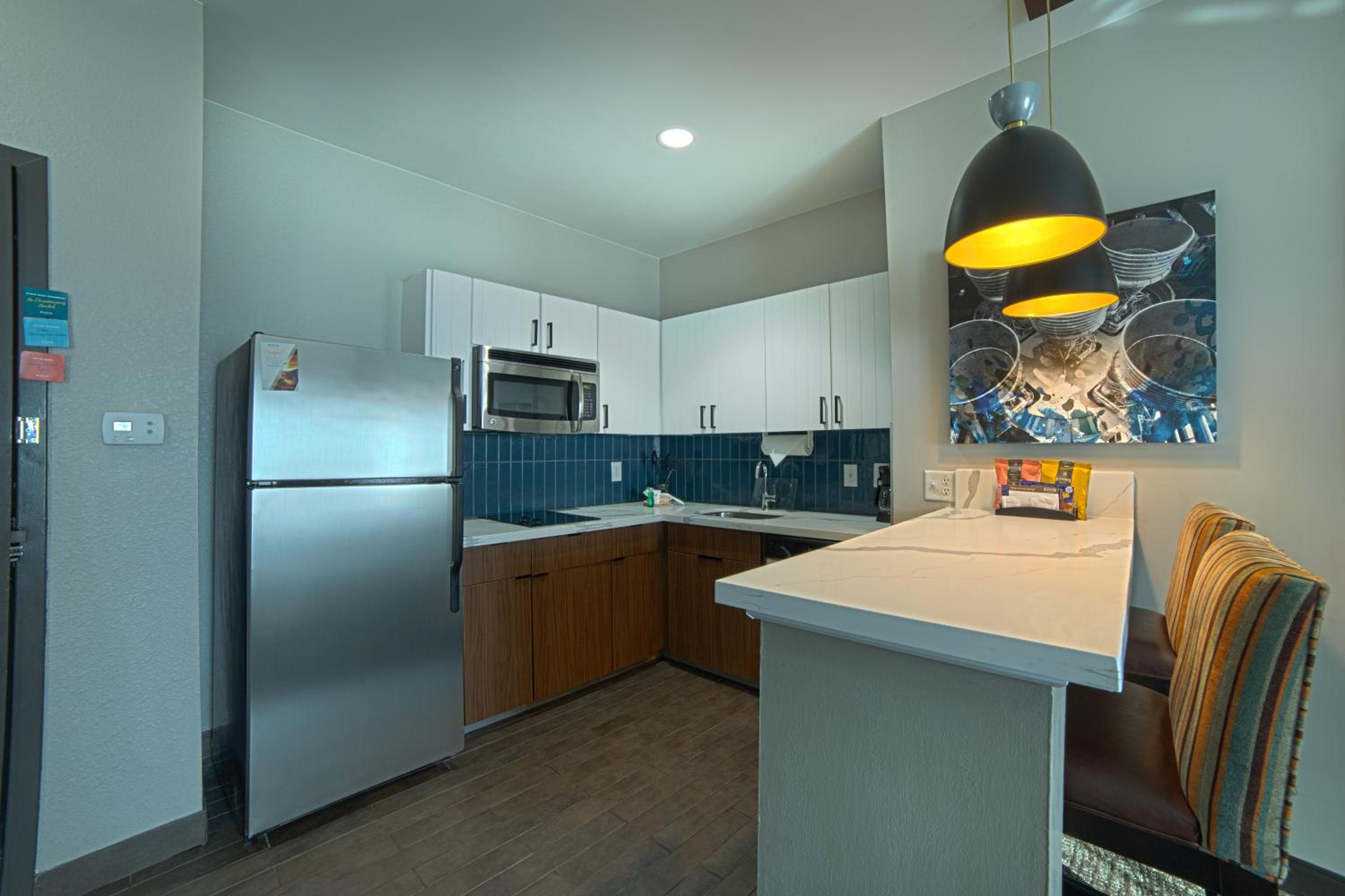 One-Bedroom King Suite - Photo 4