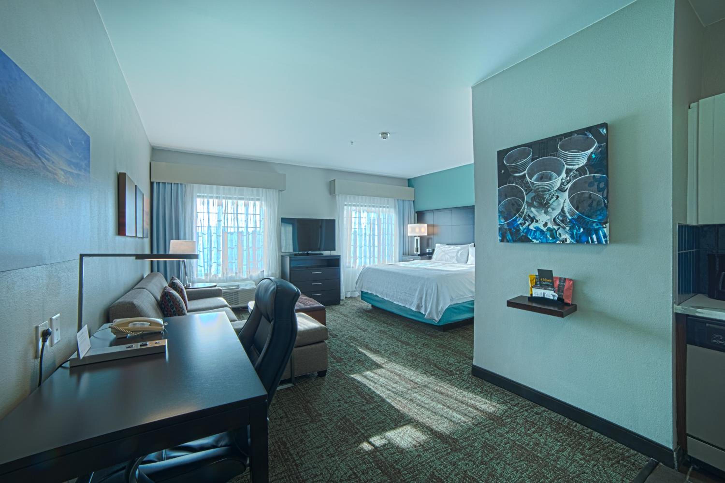 One-Bedroom King Suite - Photo 5
