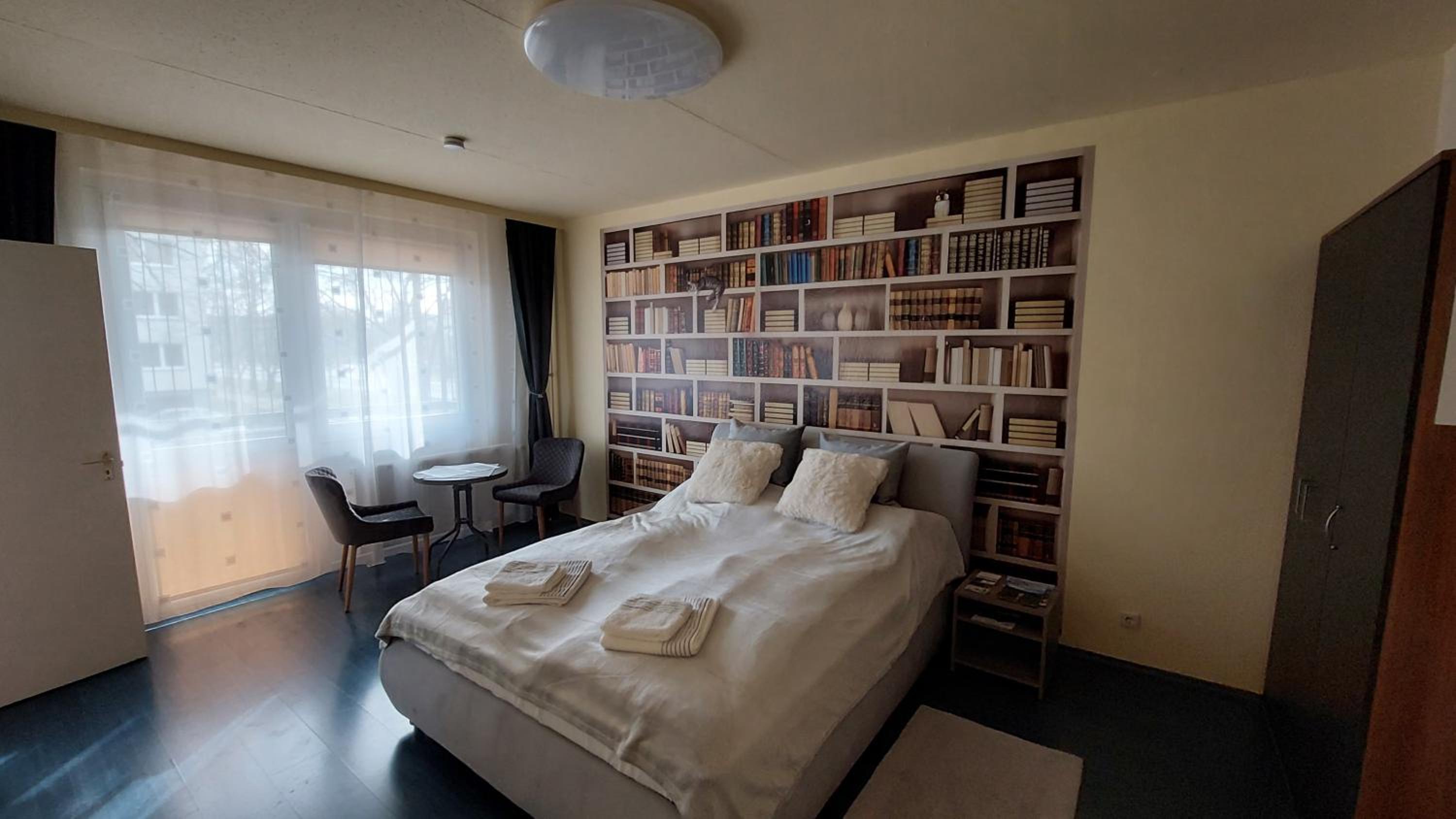 One-Bedroom Apartment photo 1