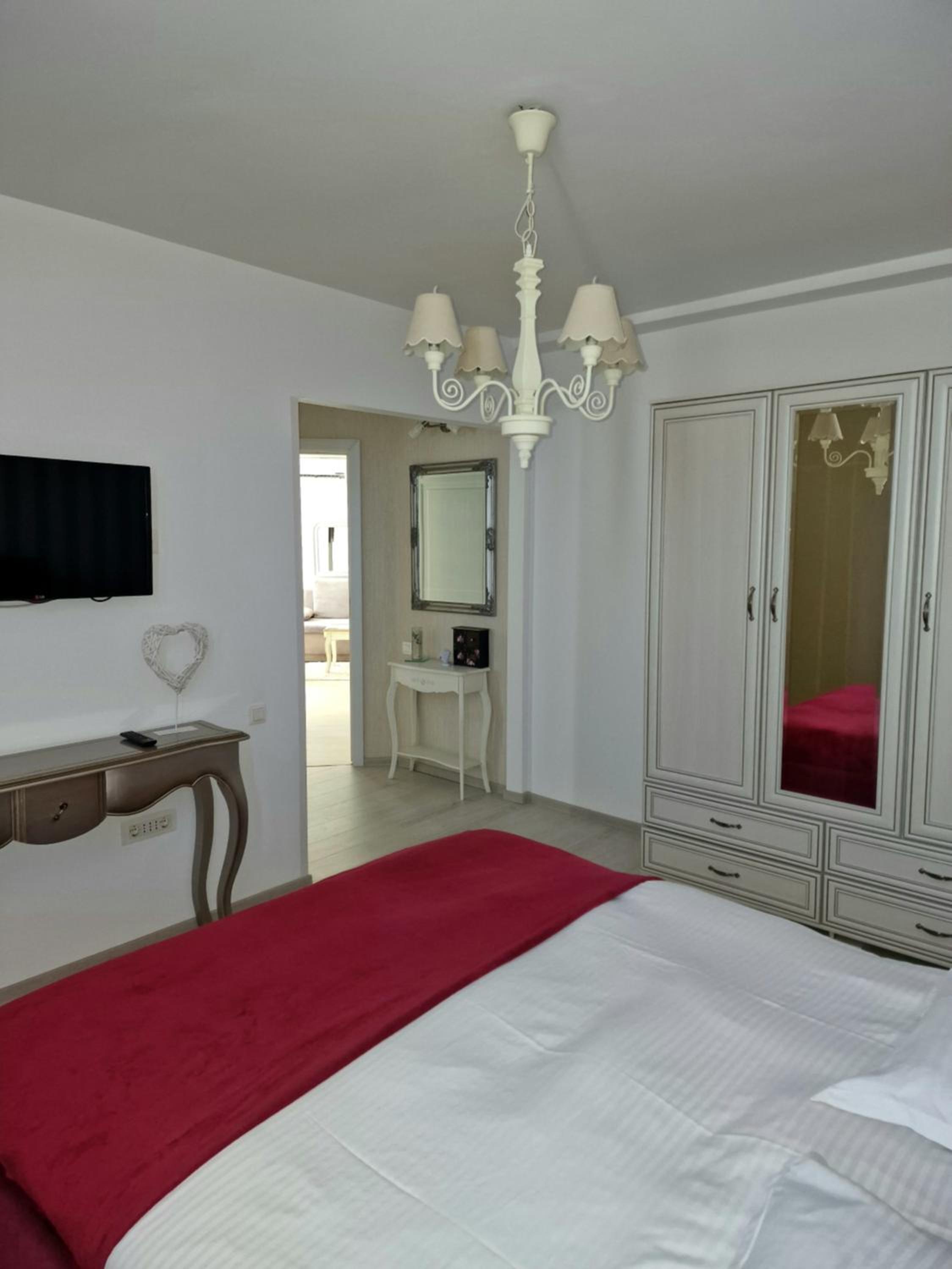 One-Bedroom Apartment with Balcony - Photo 11