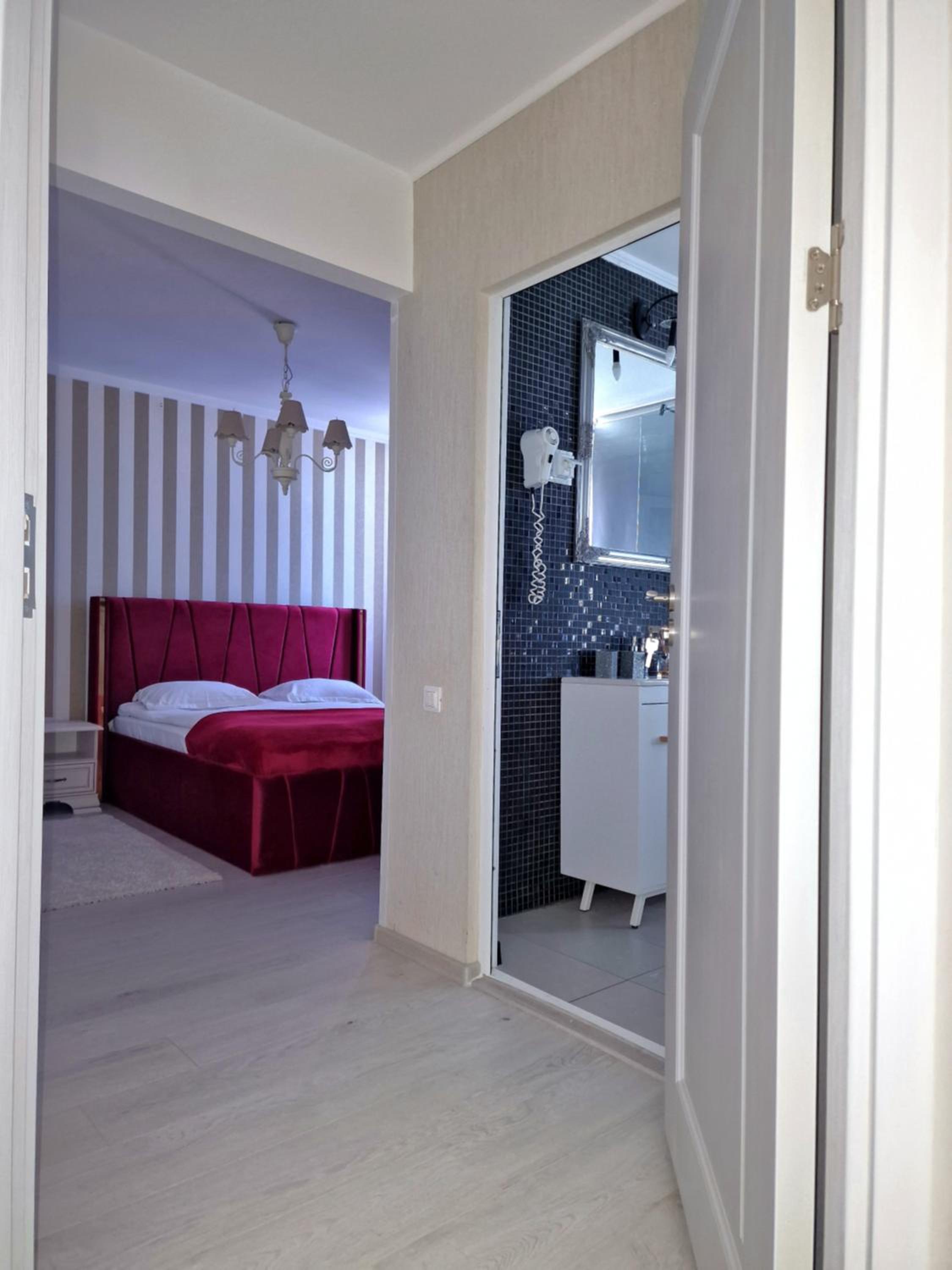 One-Bedroom Apartment with Balcony - Photo 19