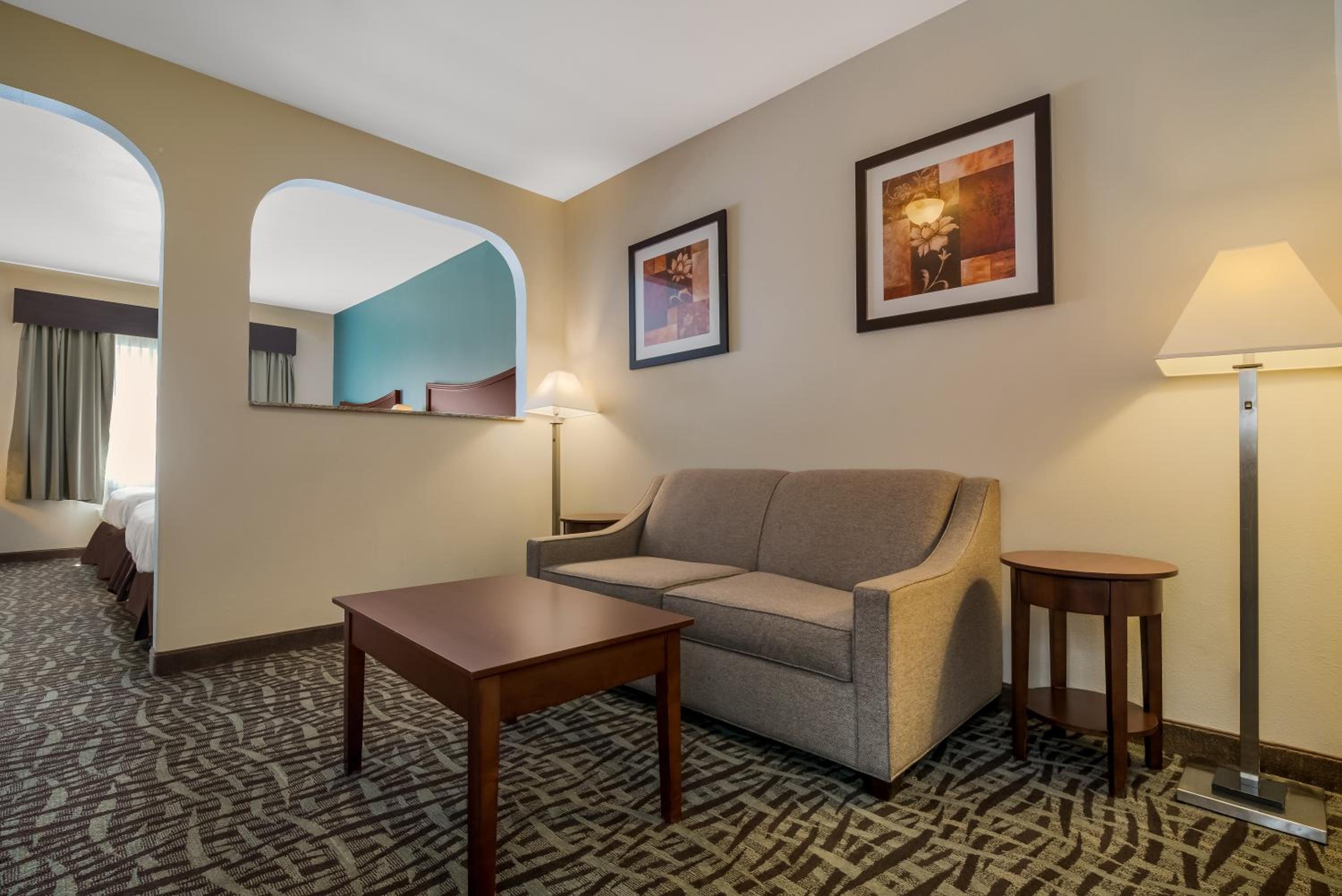 King Suite - Non-Smoking - Photo 1