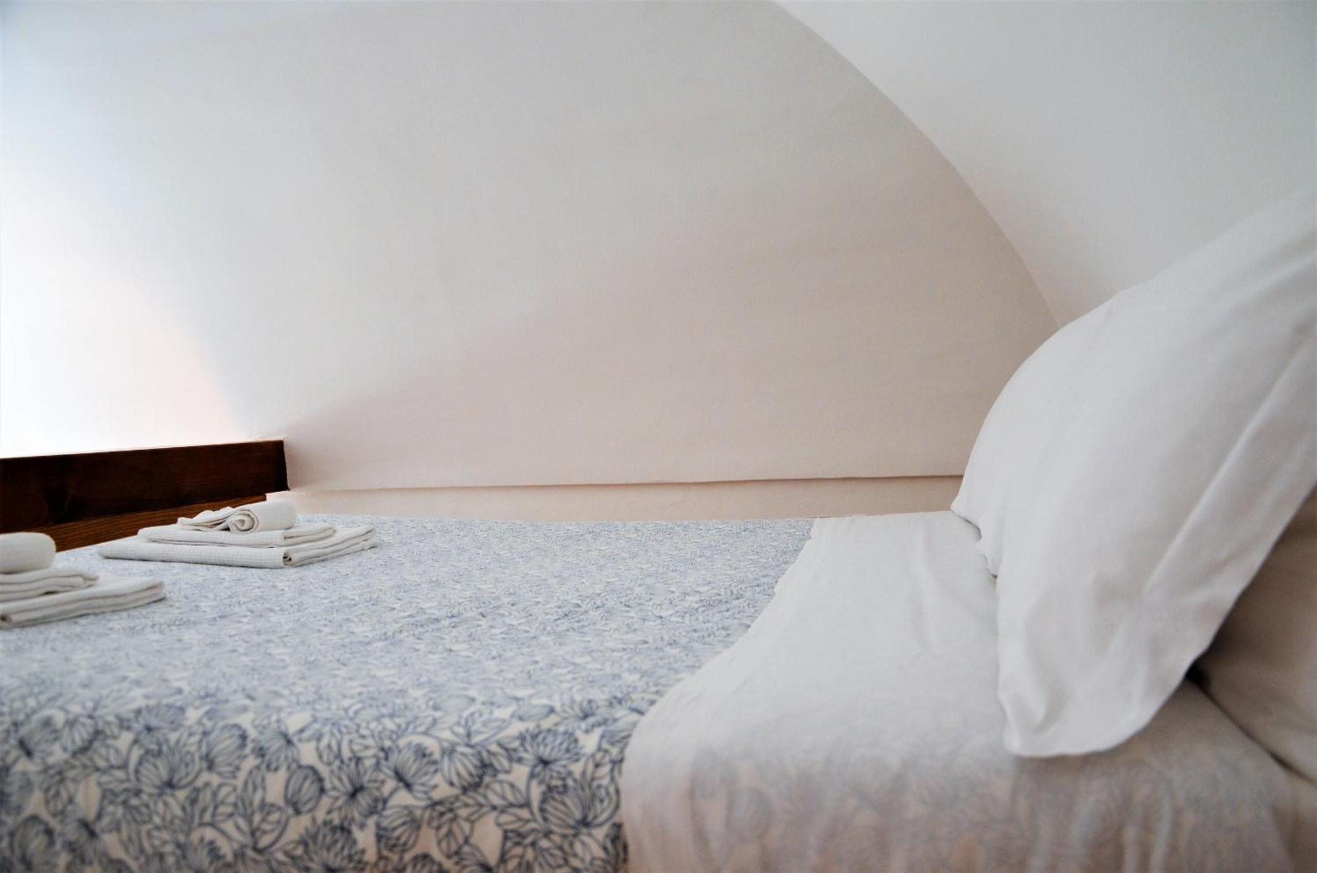 Double Room with Courtyard View - Photo 6