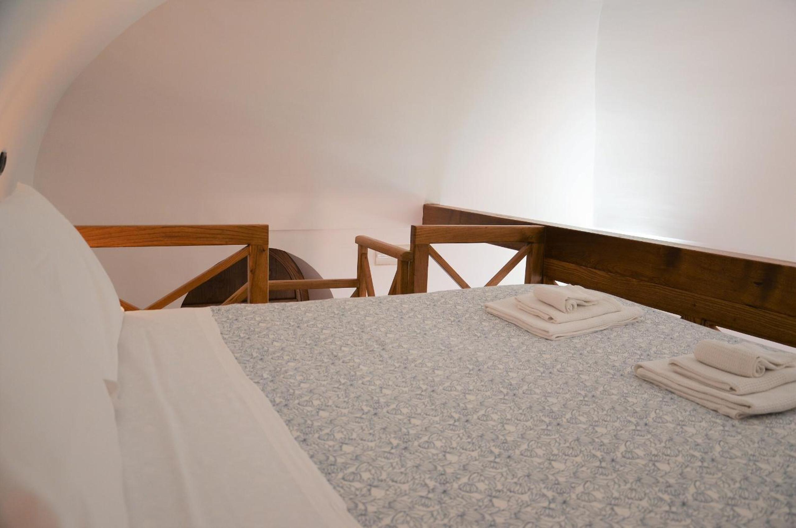 Double Room with Courtyard View - Photo 10