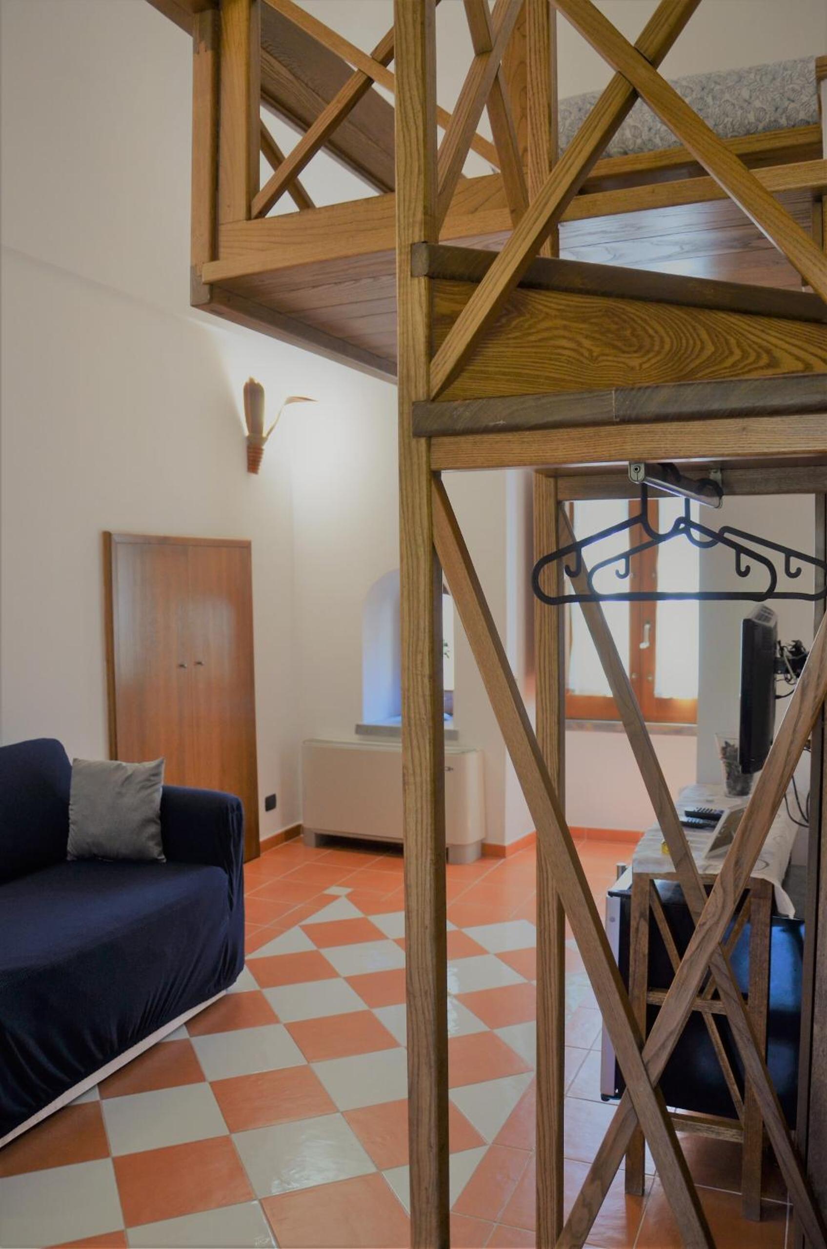 Double Room with Courtyard View - Photo 4