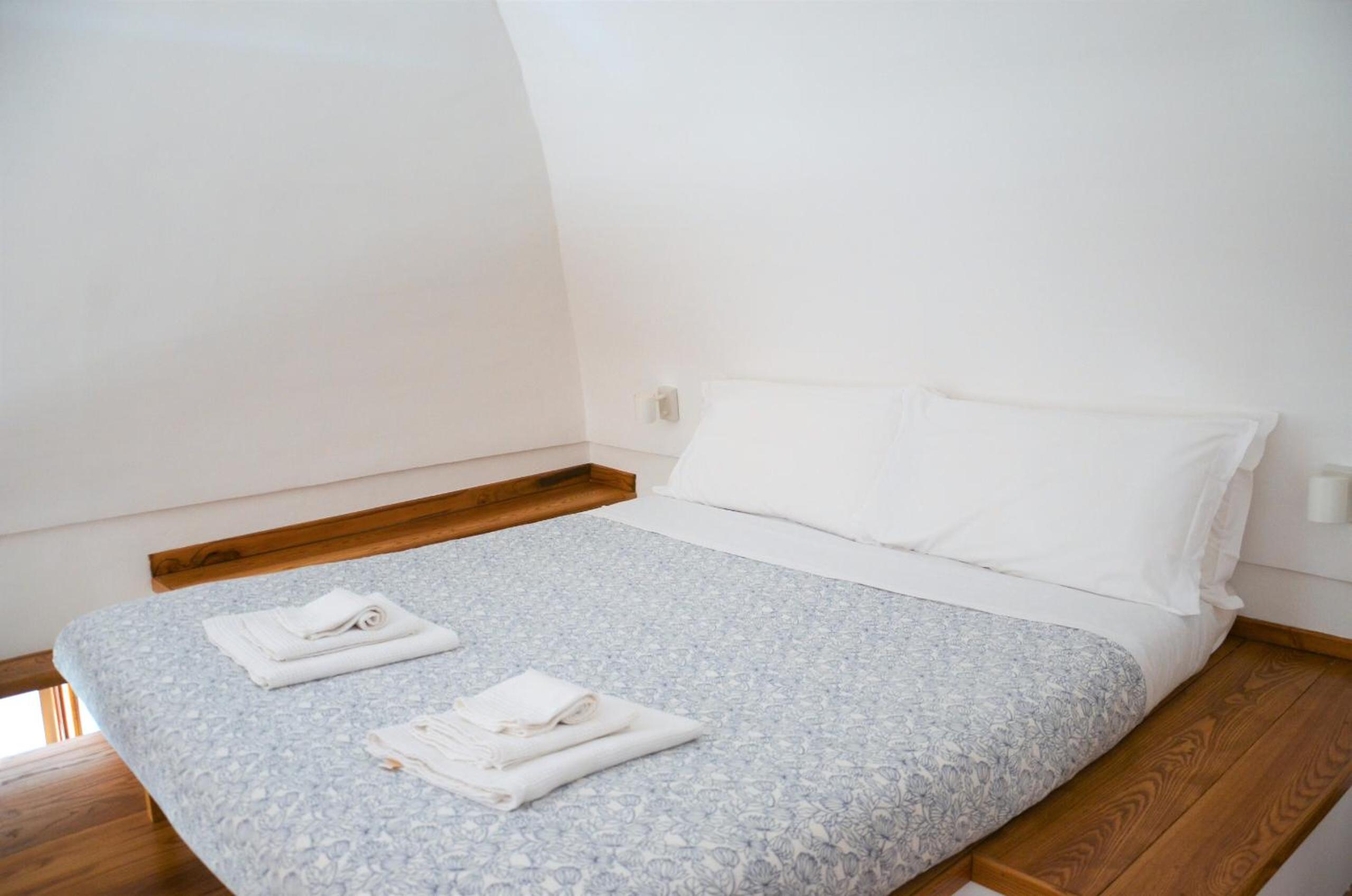 Double Room with Courtyard View - Photo 7