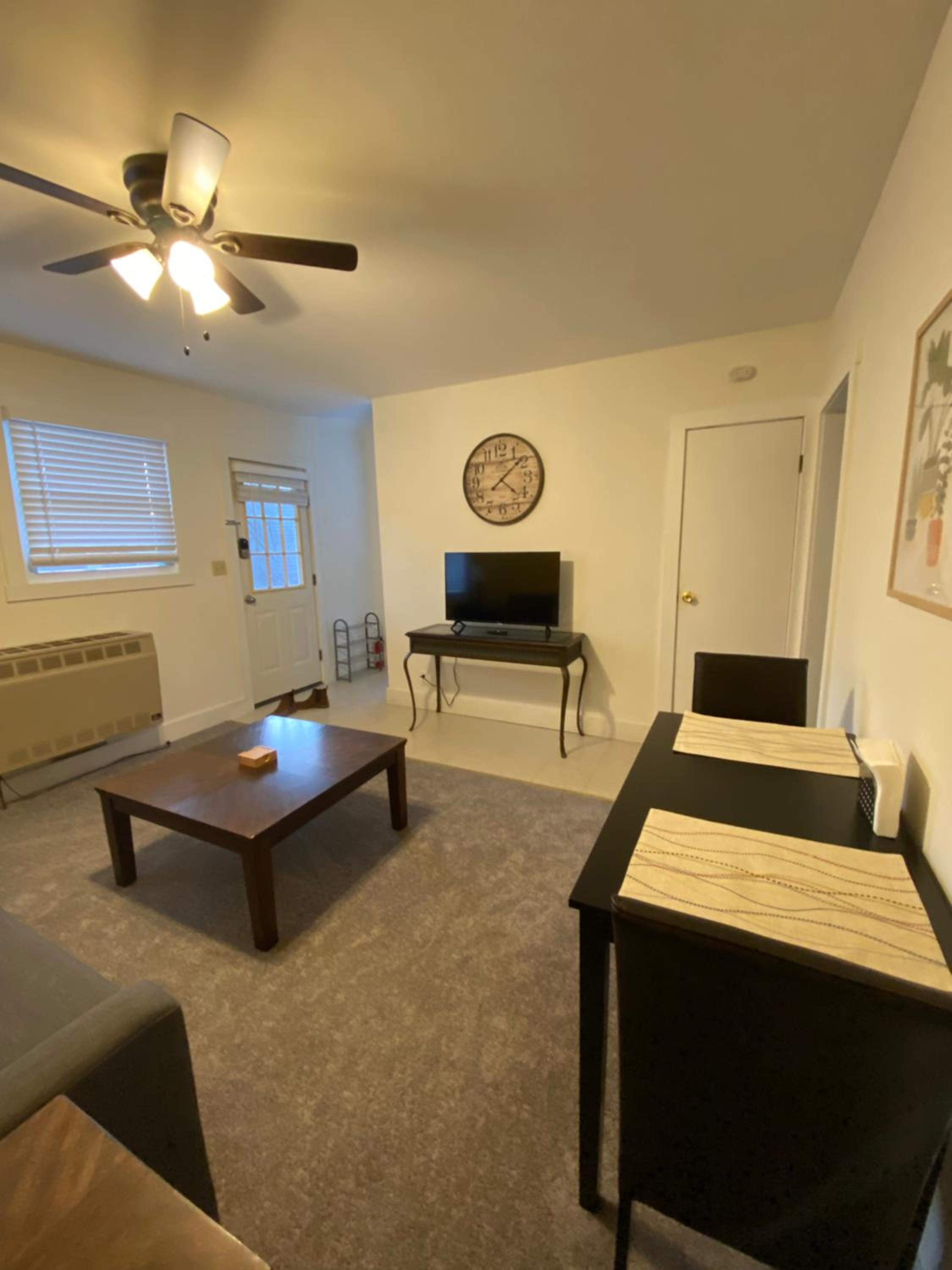One-Bedroom Apartment photo 1