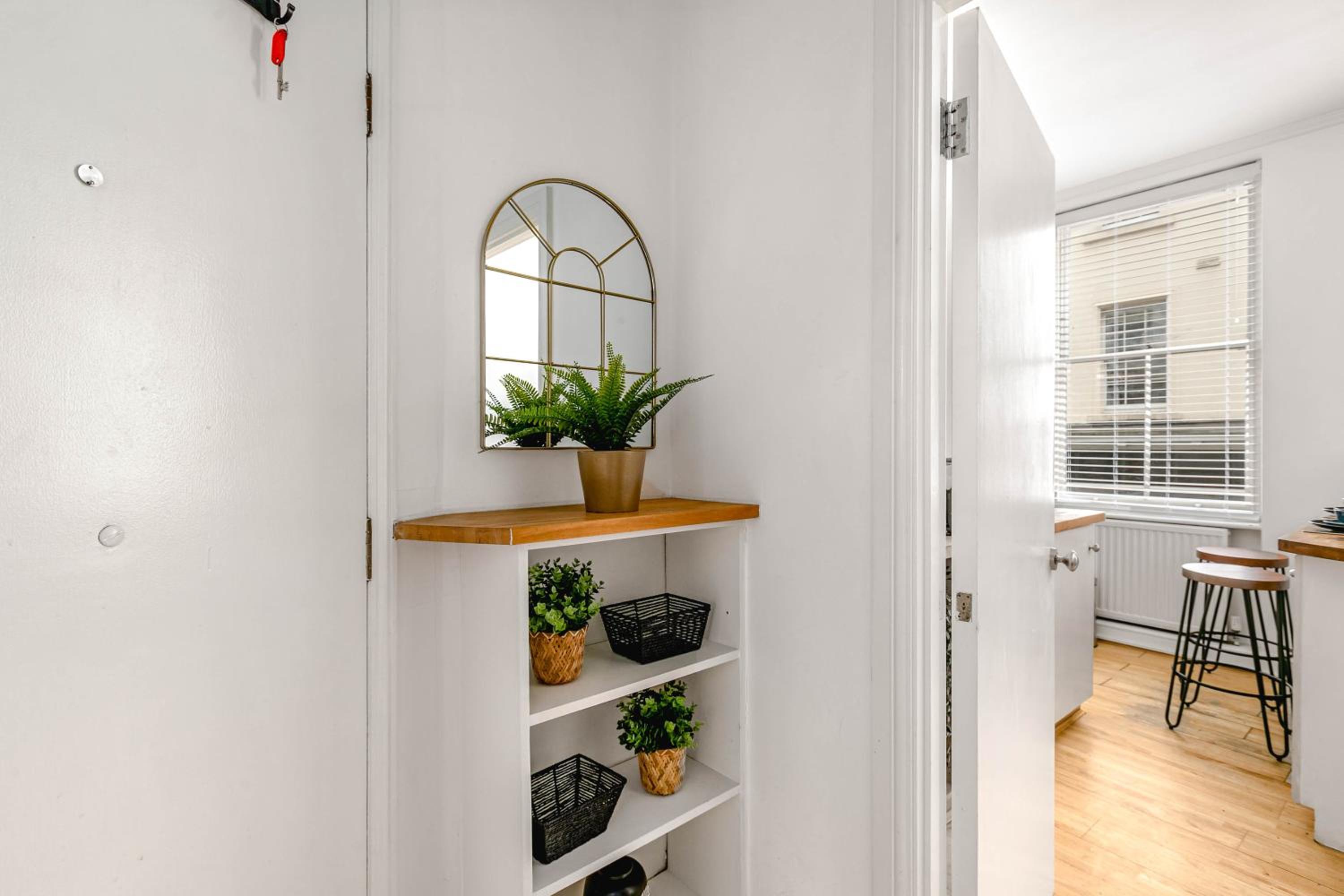 One-Bedroom Apartment photo 2