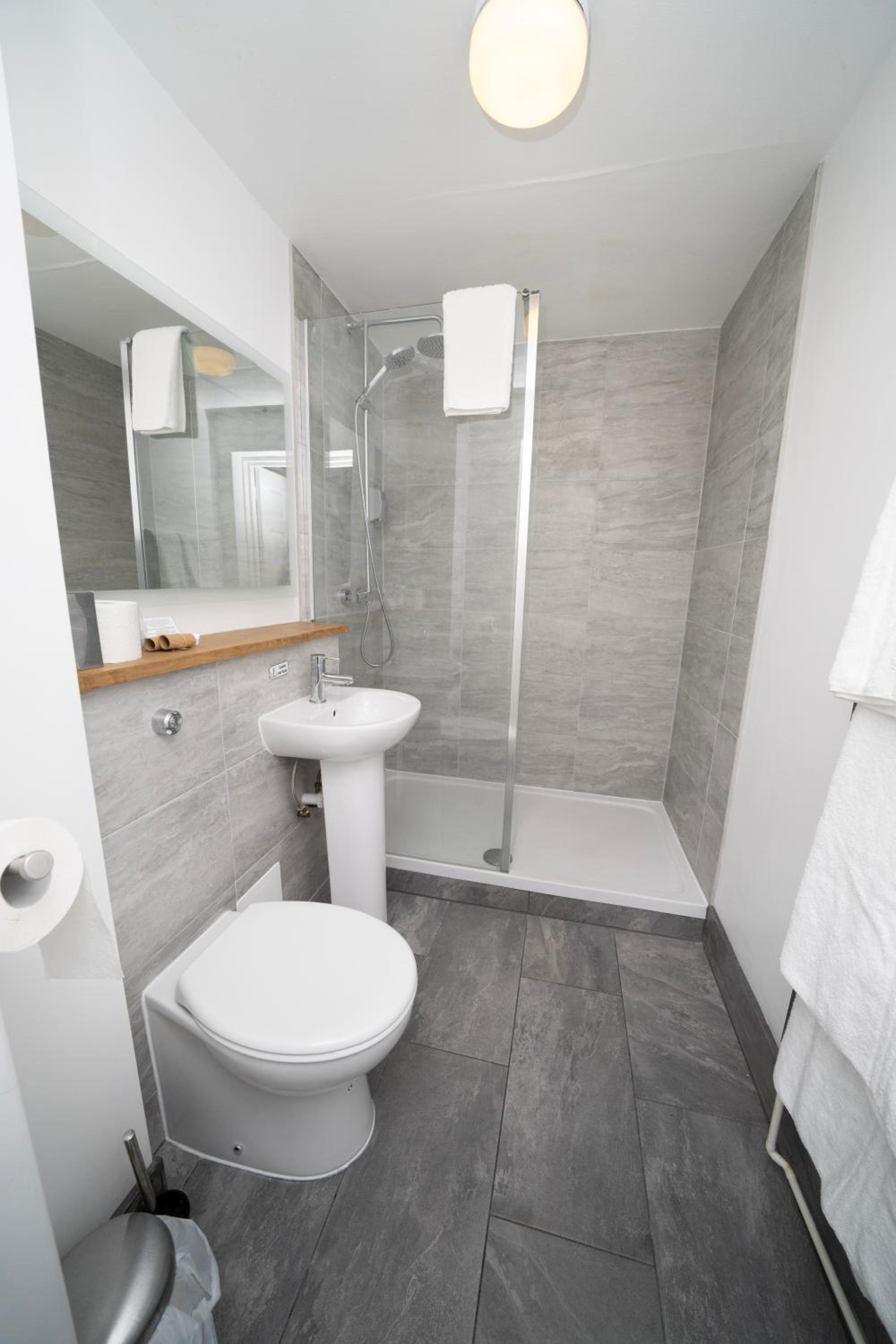 Executive Ensuite photo 2