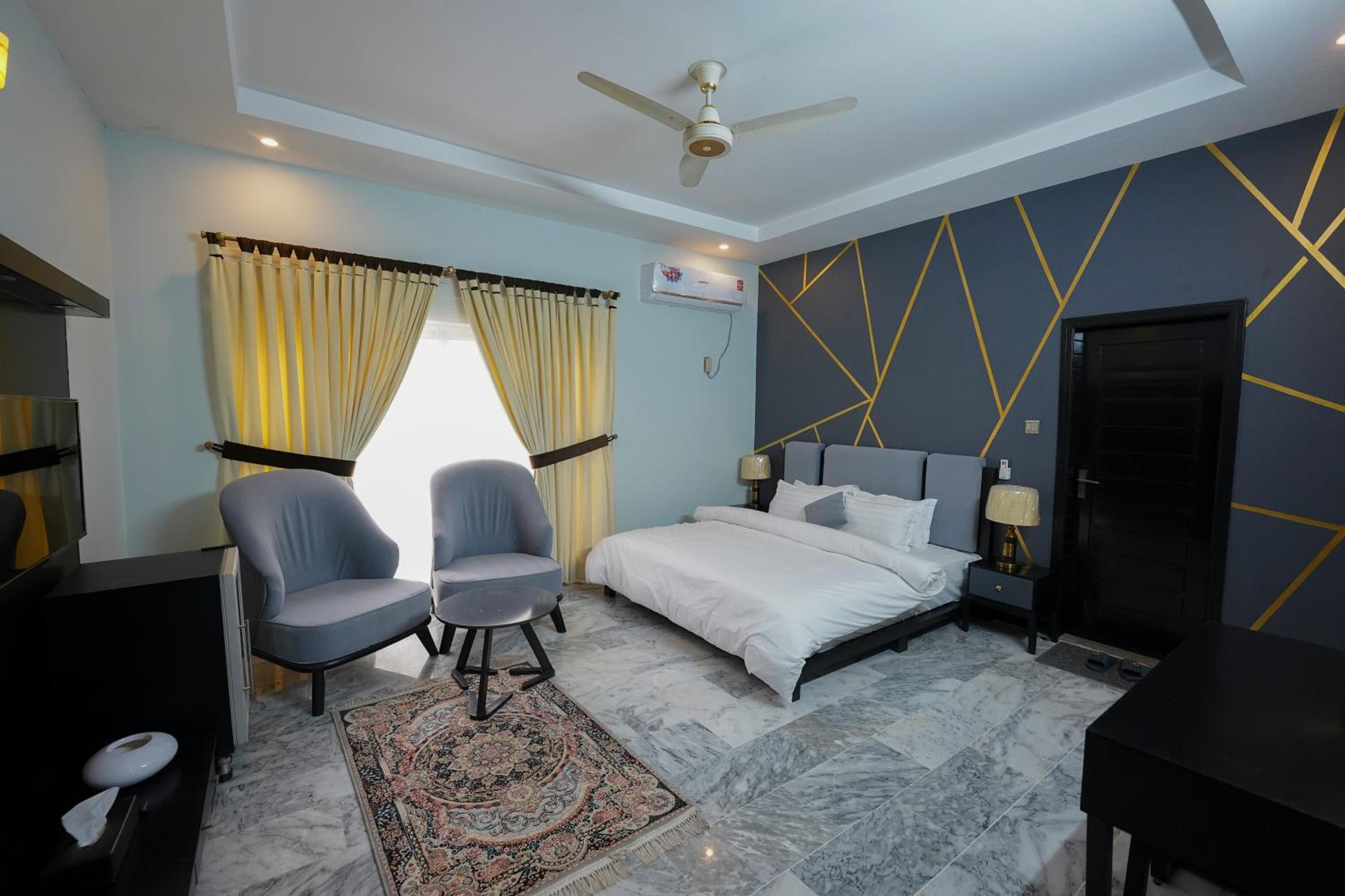 Standard King Room