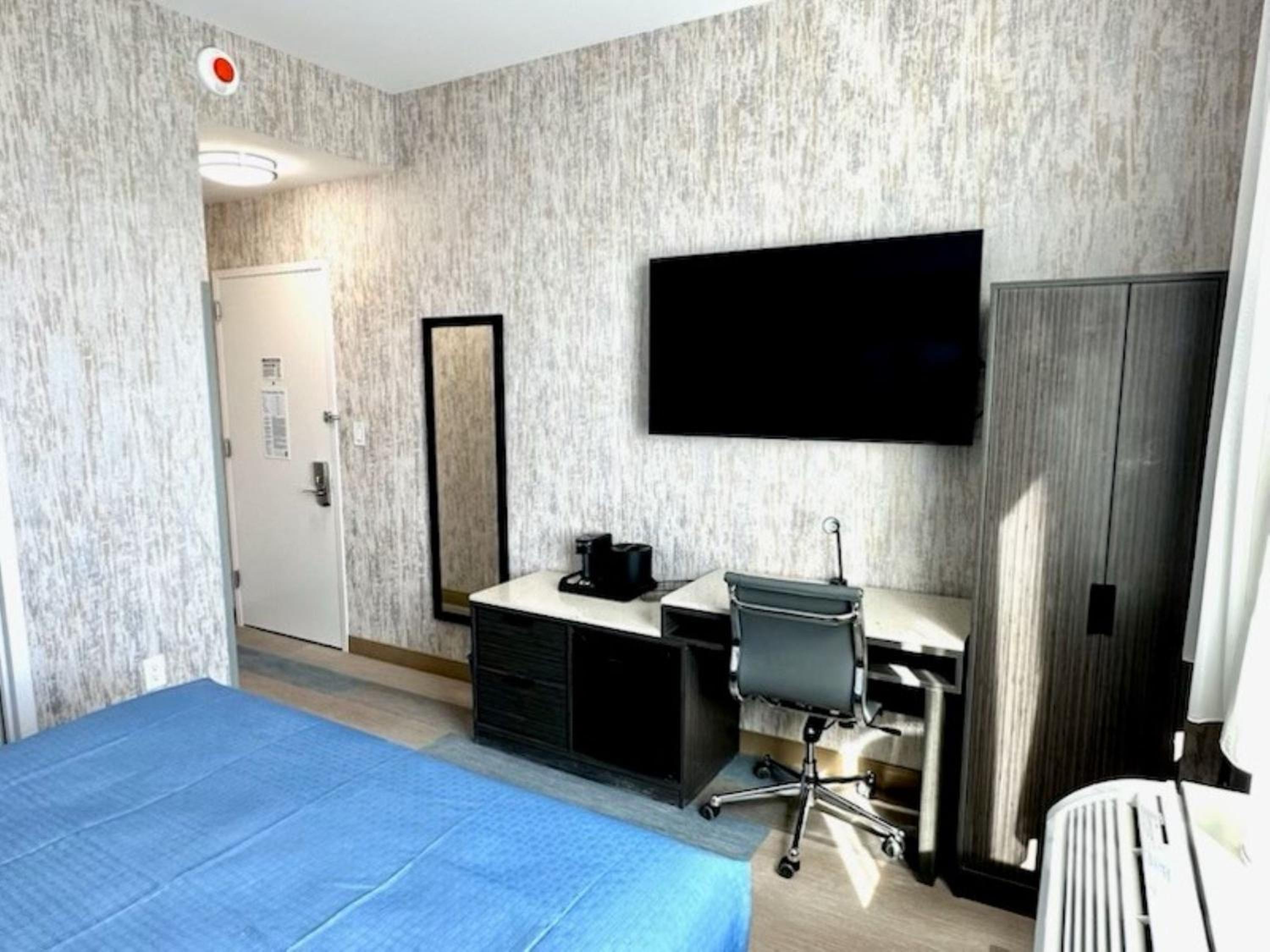 Double Room With Mobility/Hearing Access, Roll-In Shower, Non-Smoking