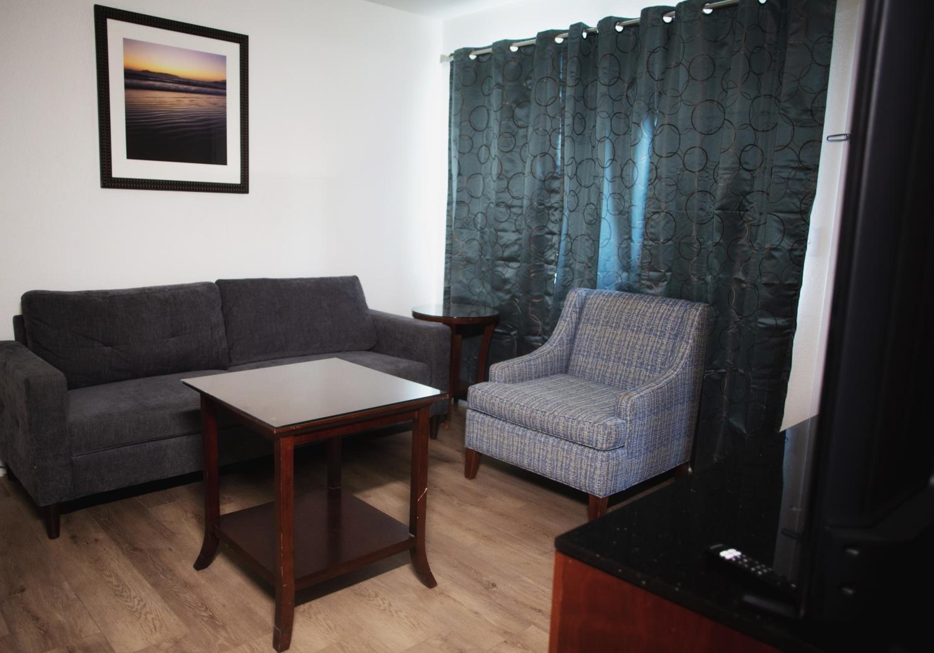 Deluxe King Suite