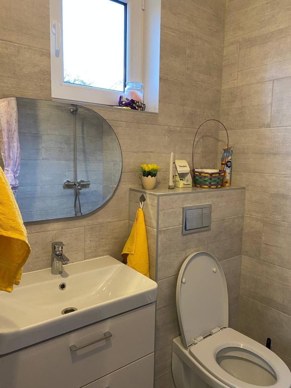 One-Bedroom House - Photo 8