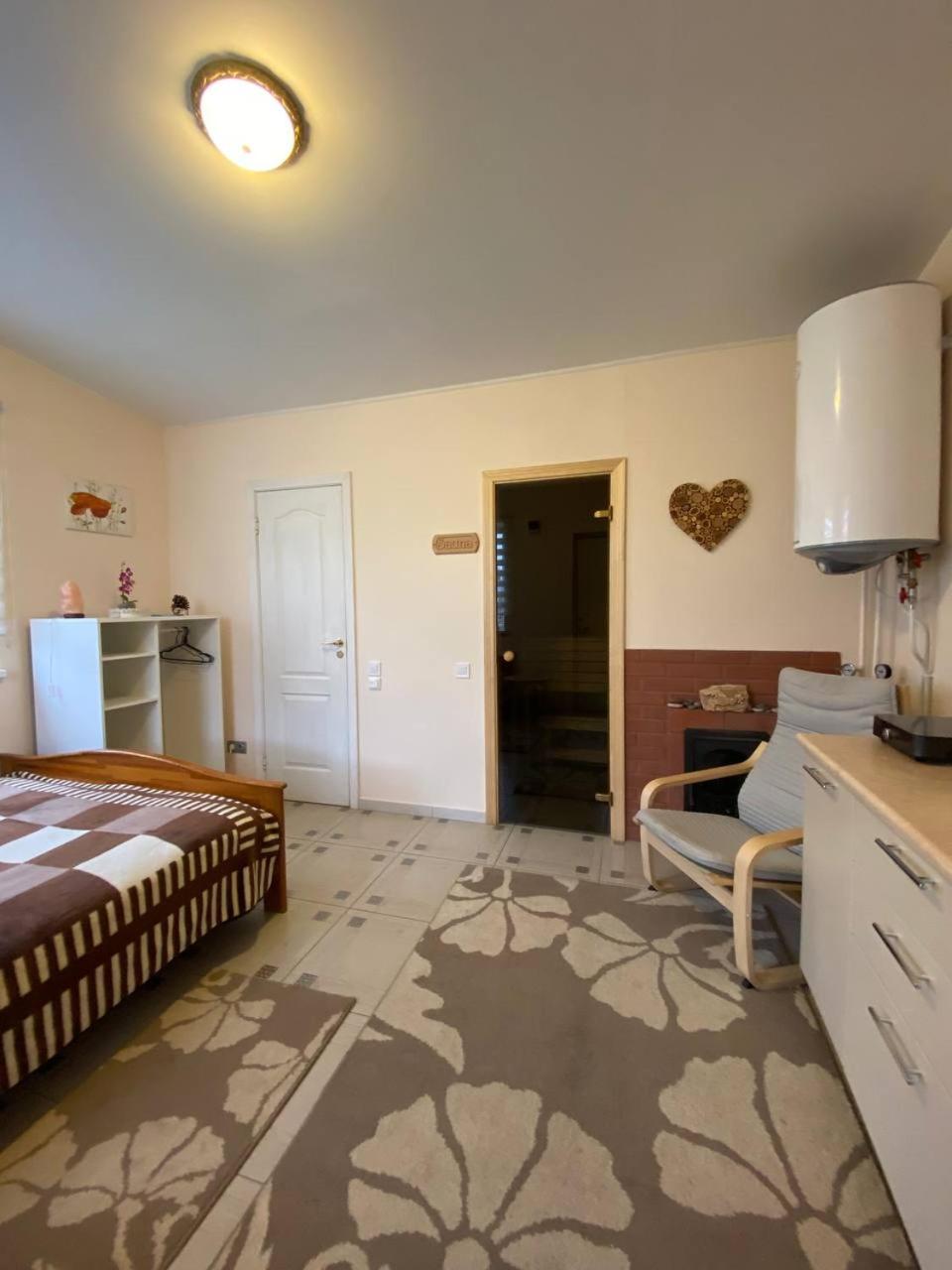 One-Bedroom House - Photo 9